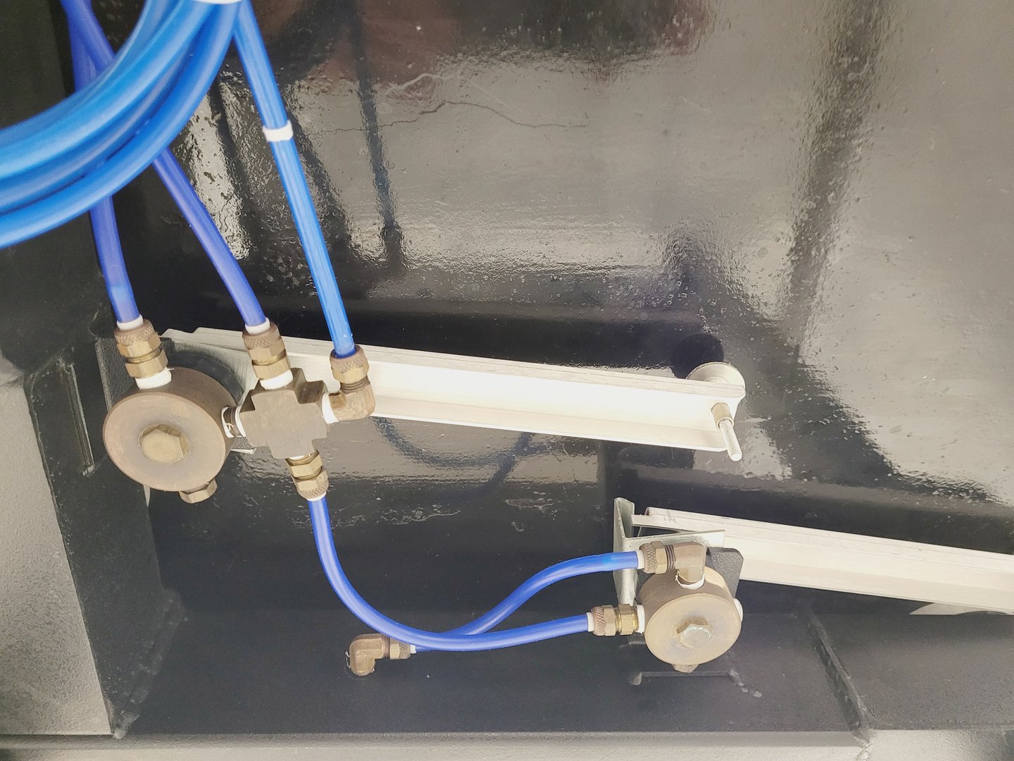 Image of Ealing Vibration Isolation Table  Mod No. 2436575430 Lab