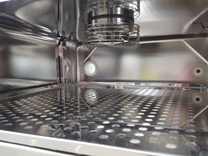 Thumbnail image of Heraeus Hera Cell 150 CO2 Laboratory Incubator Lab
