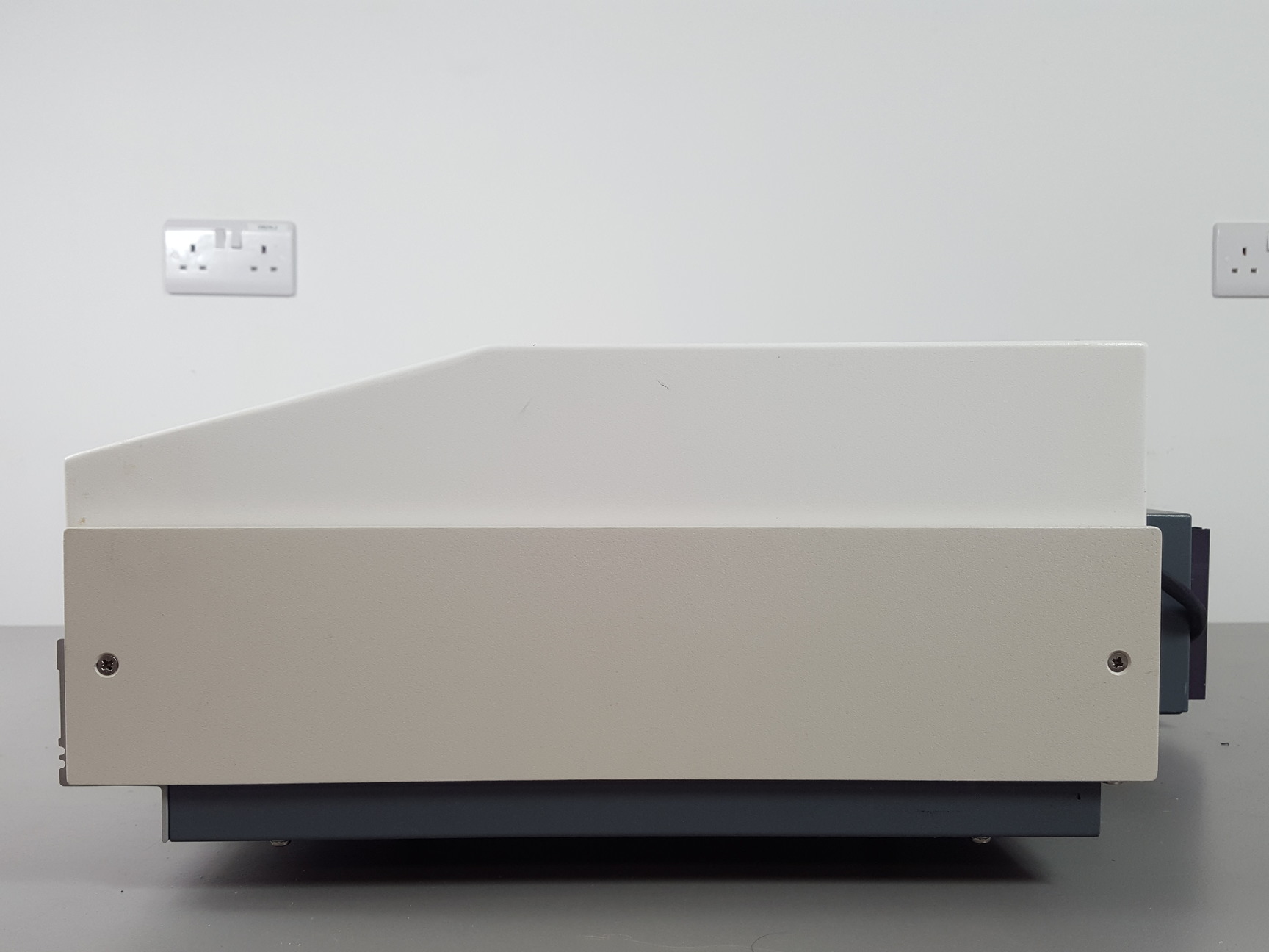 Image of Cecil CE 7400 UV Visible Spectrophotometer Lab