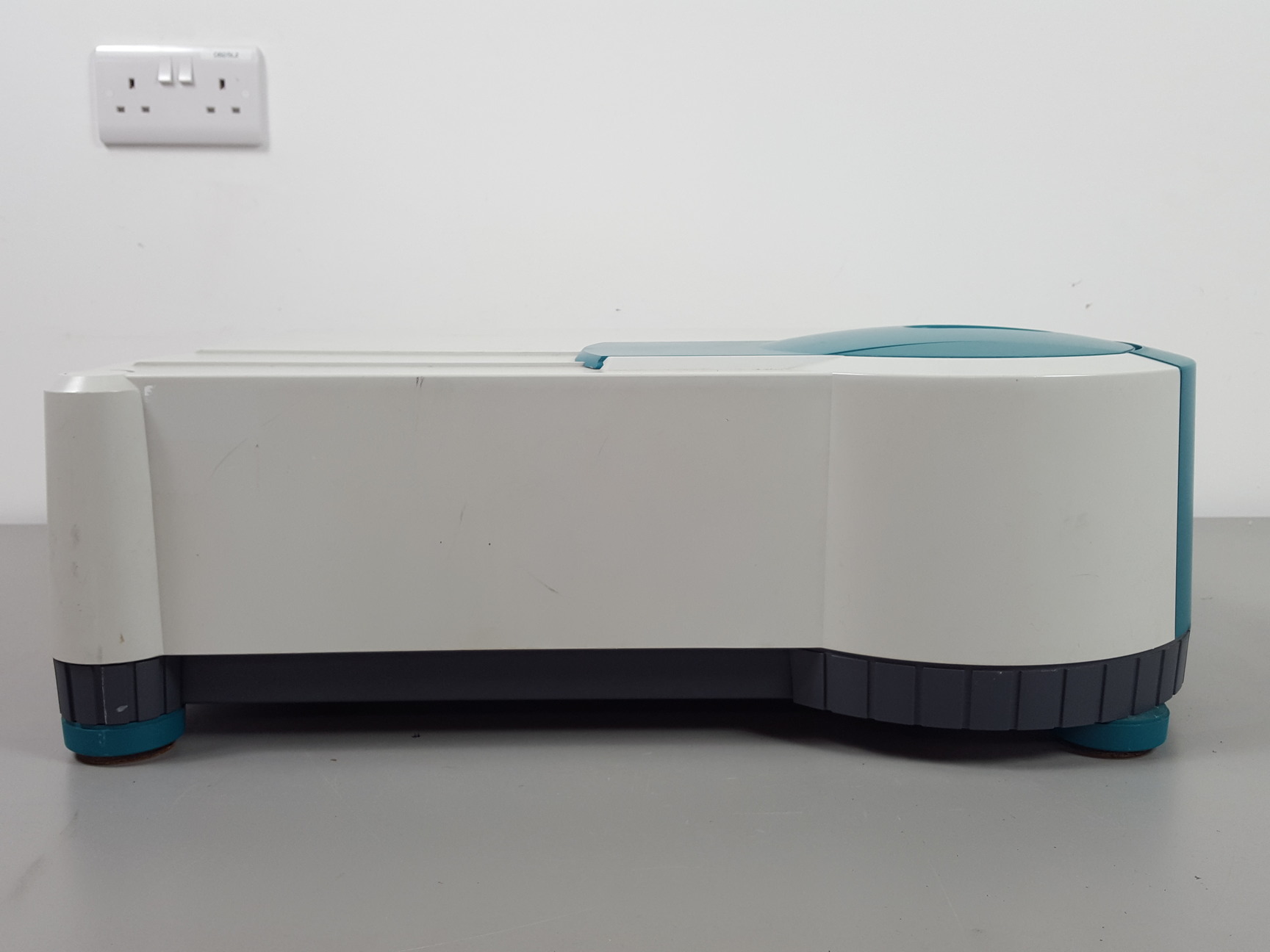 Image of Varian Cary 50 Scan UV Visible Spectrophotometer Lab
