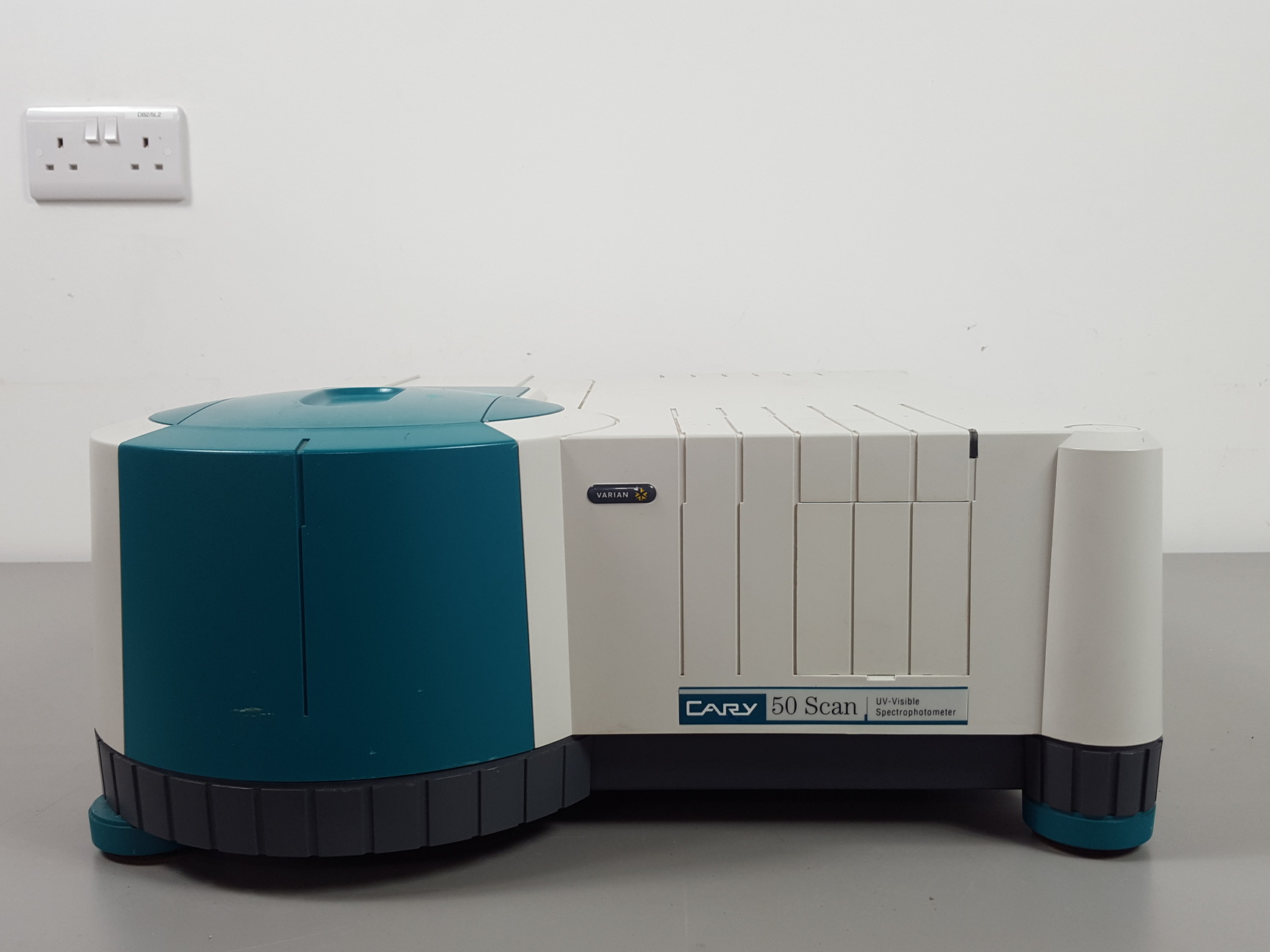 Image of Varian Cary 50 Scan UV Visible Spectrophotometer Lab
