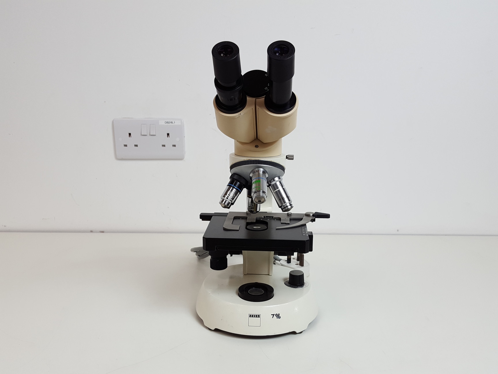 Image of Zeiss KF2 Microscope with 4 x Objectives - Ph2  F40/0.65, Plan 40/0.65  160/0.17