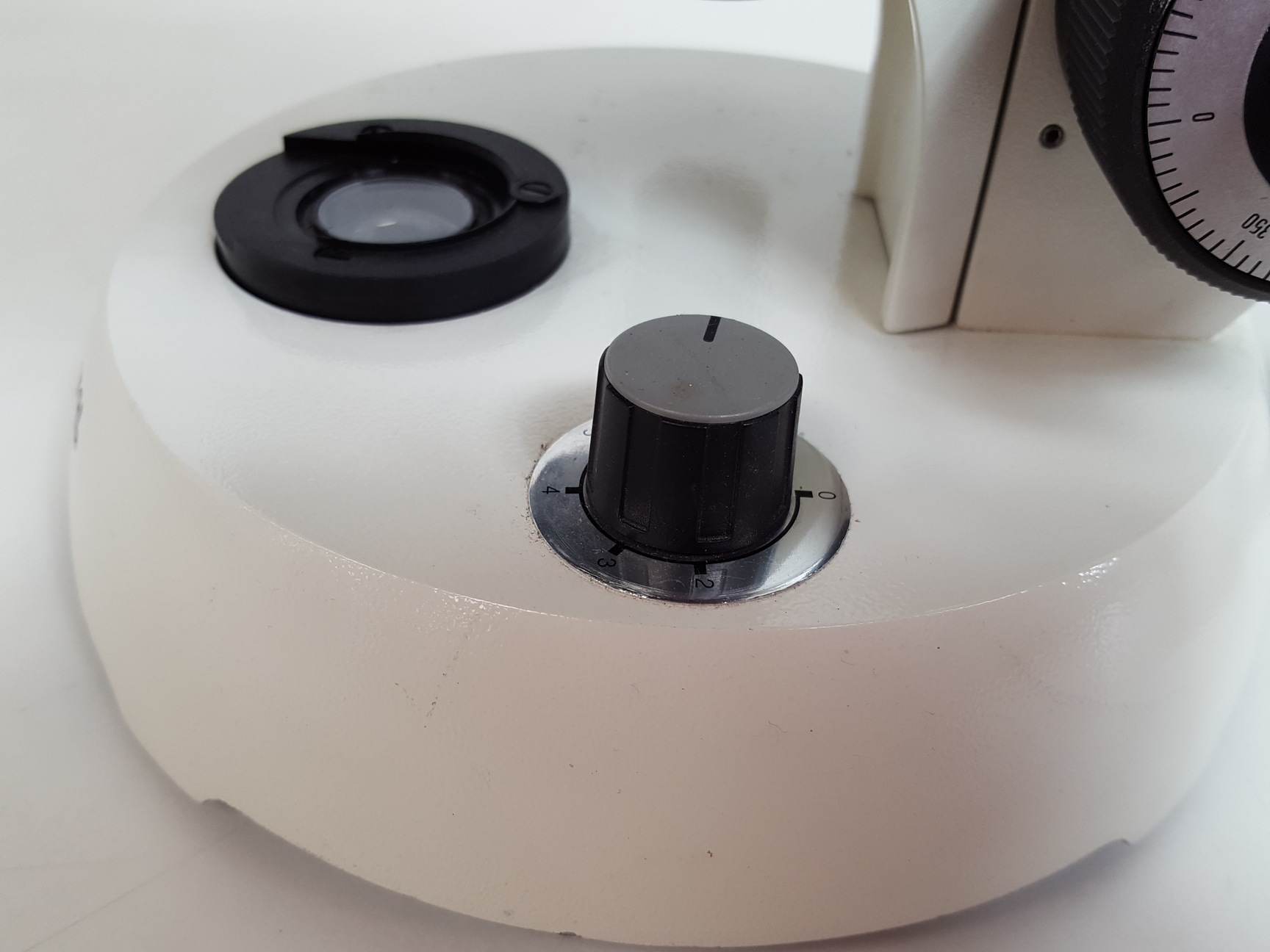 Image of Zeiss KF2 Microscope with 4 x Objectives - Ph2  F40/0.65, Plan 40/0.65  160/0.17