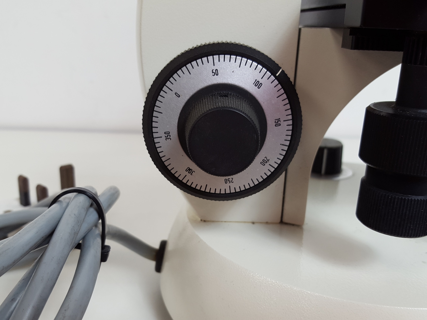 Image of Zeiss KF2 Microscope with 4 x Objectives - Ph2  F40/0.65, Plan 40/0.65  160/0.17
