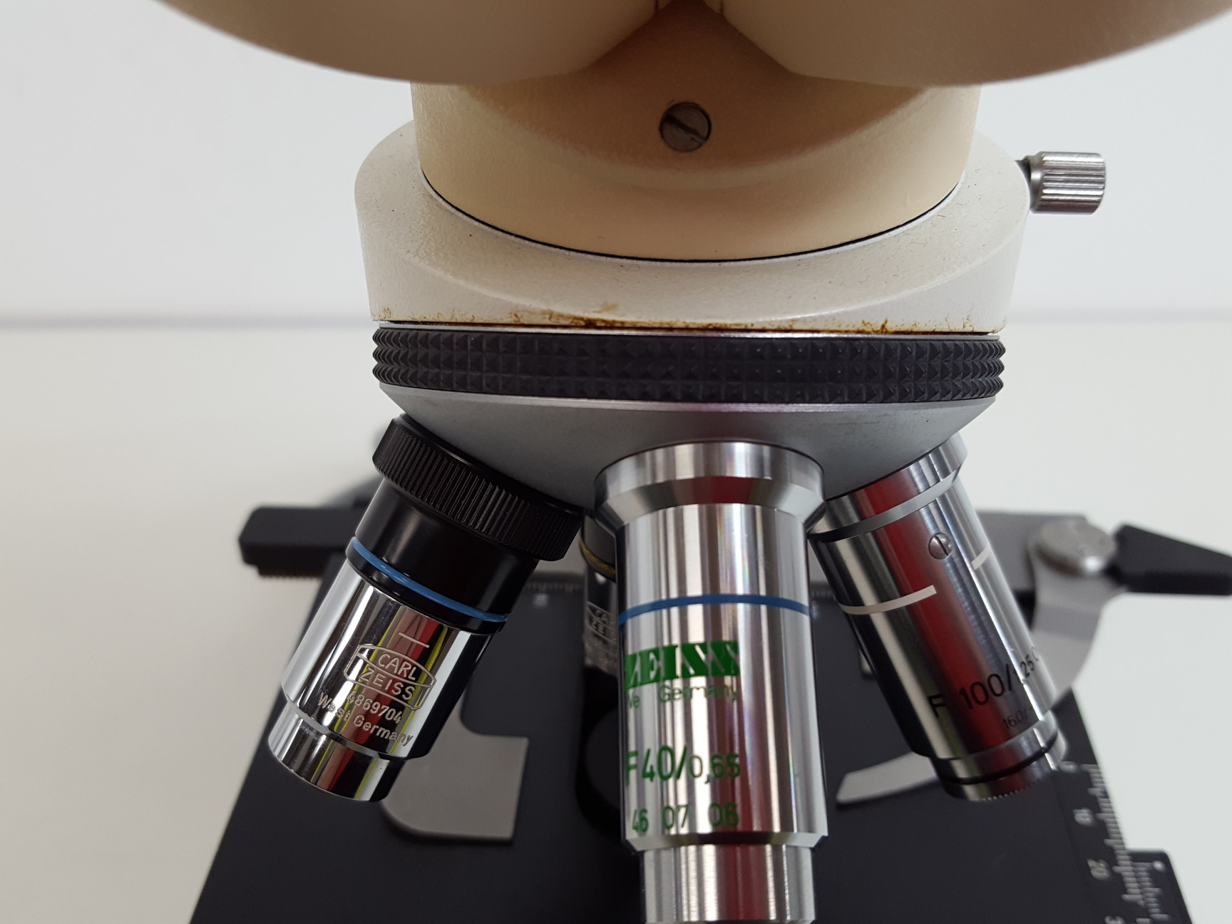 Image of Zeiss KF2 Microscope with 4 x Objectives - Ph2  F40/0.65, Plan 40/0.65  160/0.17