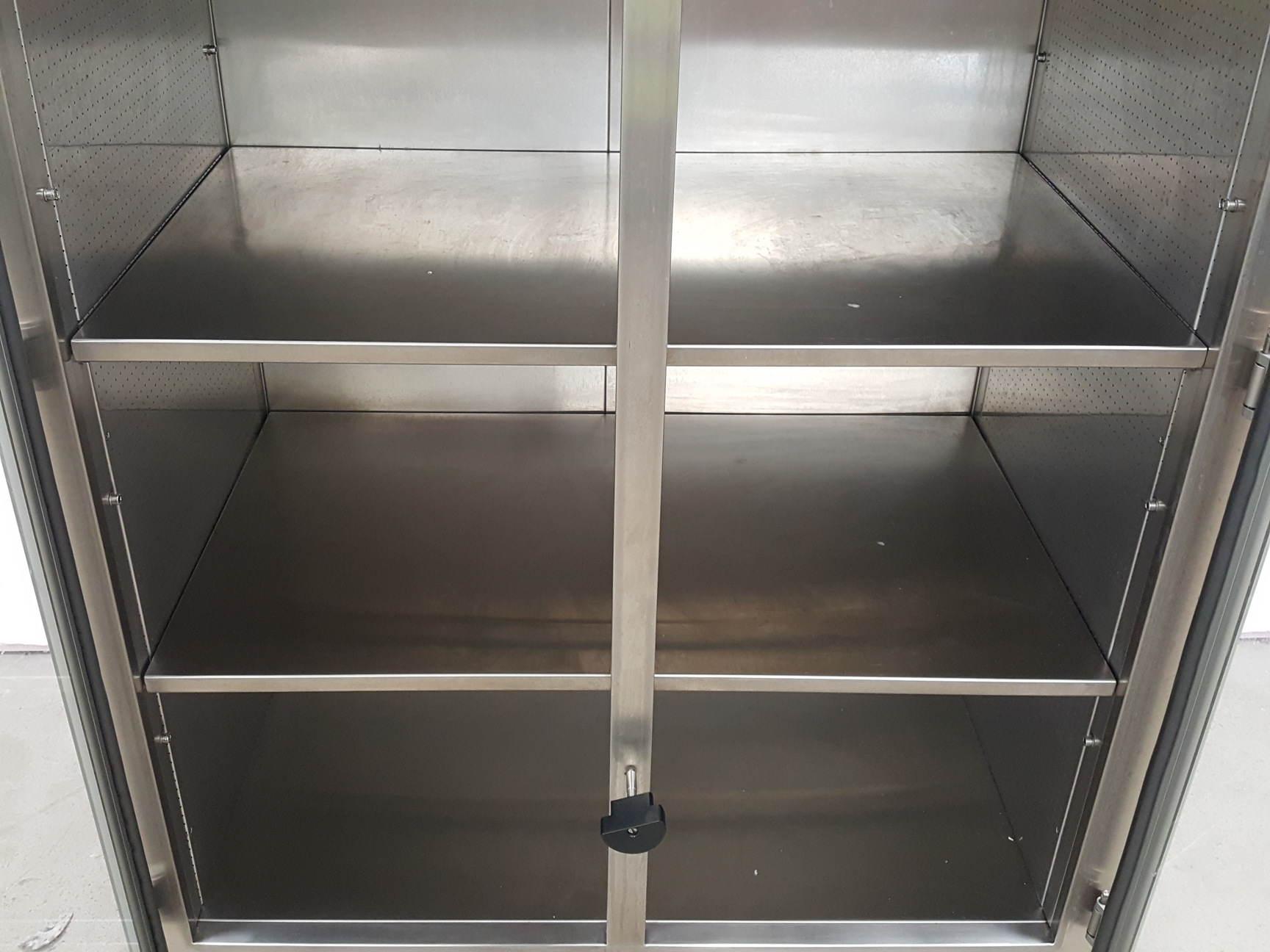 Image of Tecniplast Laminar Flow Ventilated Cabinet 9AV224N Lab H14 Filter