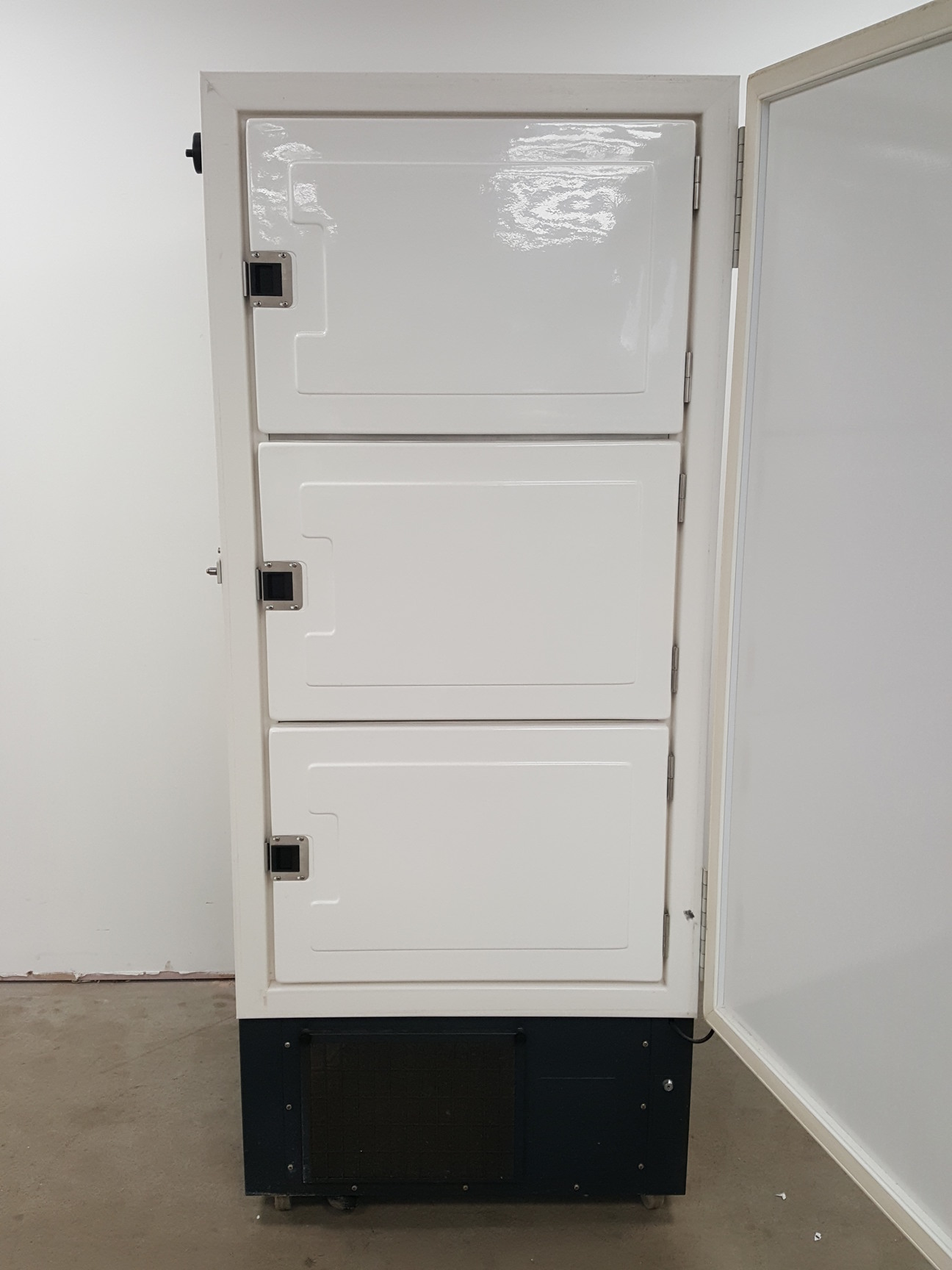 Image of New Brunswick Scientific Ultra Low Temperature Laboratory Freezer U535 -86 Lab