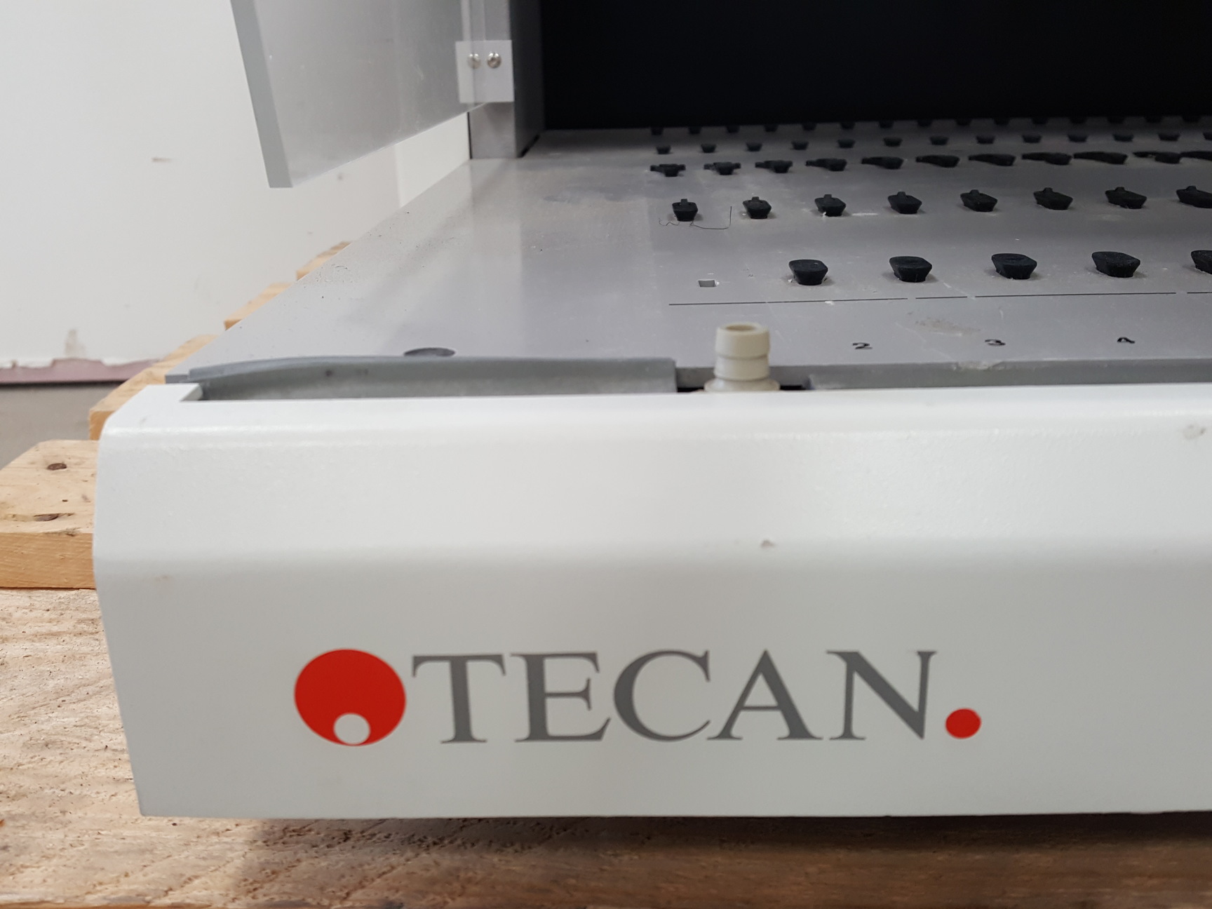 Image of Tecan Genesis RSP 100  Part no. 611208 Liquid Handling System Lab