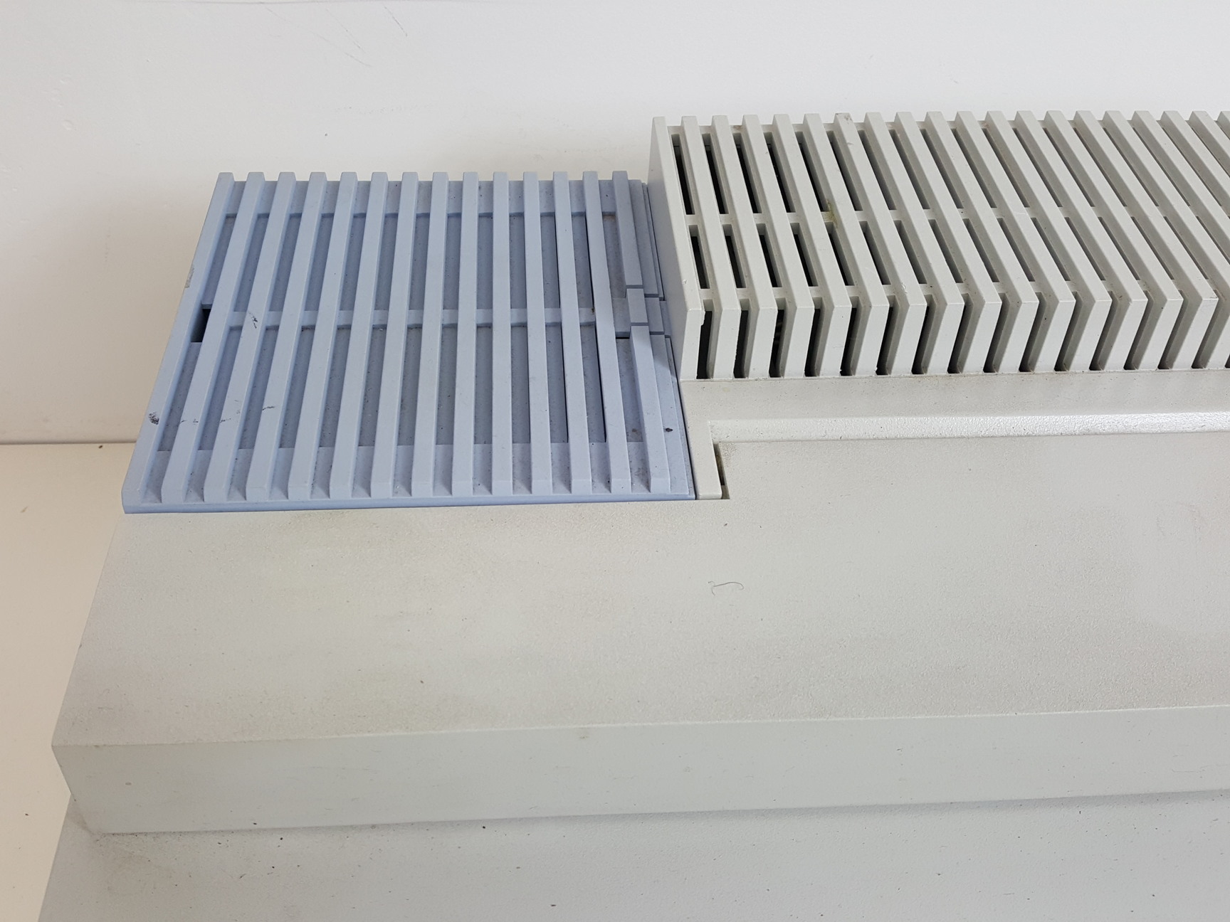 Image of Perkin Elmer UV/VIS Spectrometer  Model - Lambda 20  Part no. BUV20200 Lab