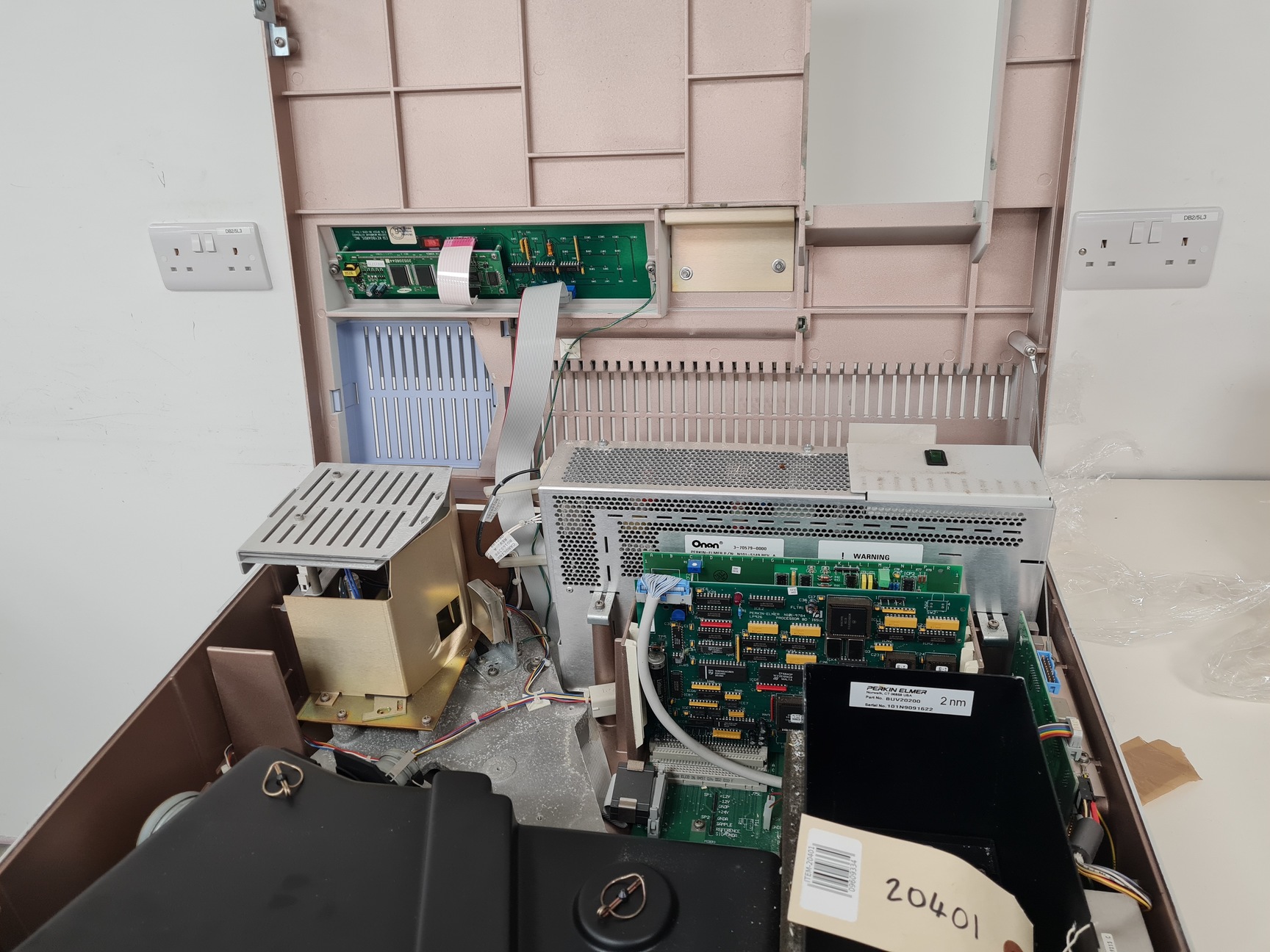 Image of Perkin Elmer UV/VIS Spectrometer  Model - Lambda 20  Part no. BUV20200 Lab