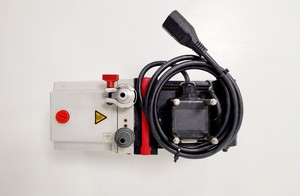 Thumbnail image of Pfeiffer Rotary Vane Vacuum Pump DUO 2.5 Lab