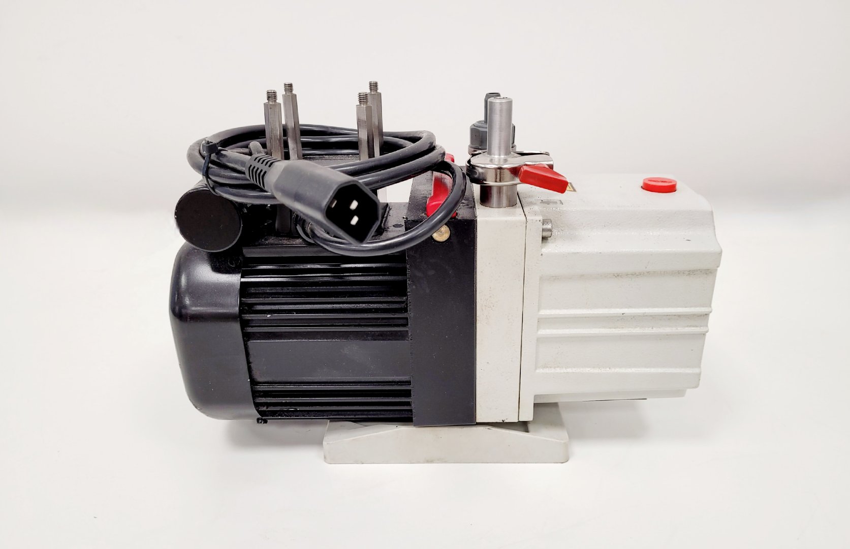Image of Pfeiffer Rotary Vane Vacuum Pump DUO 2.5 Lab