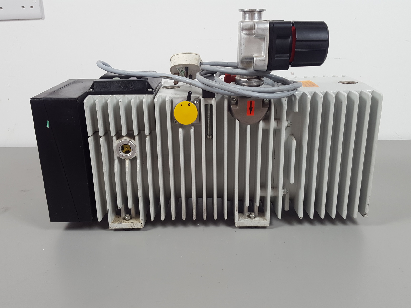 Image of Pfeiffer UNO 016 B Rotary Vane Vacuum Pump Mod. - Nr PK D34 706