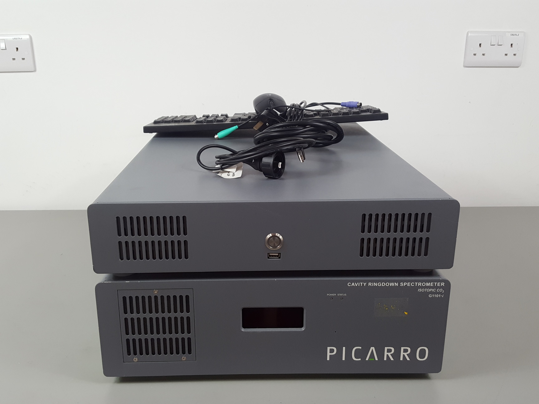 Image of Picarro Cavity Ringdown Isotopic CO2 Spectrophotometer G1101-i & GSP-1000 PSU