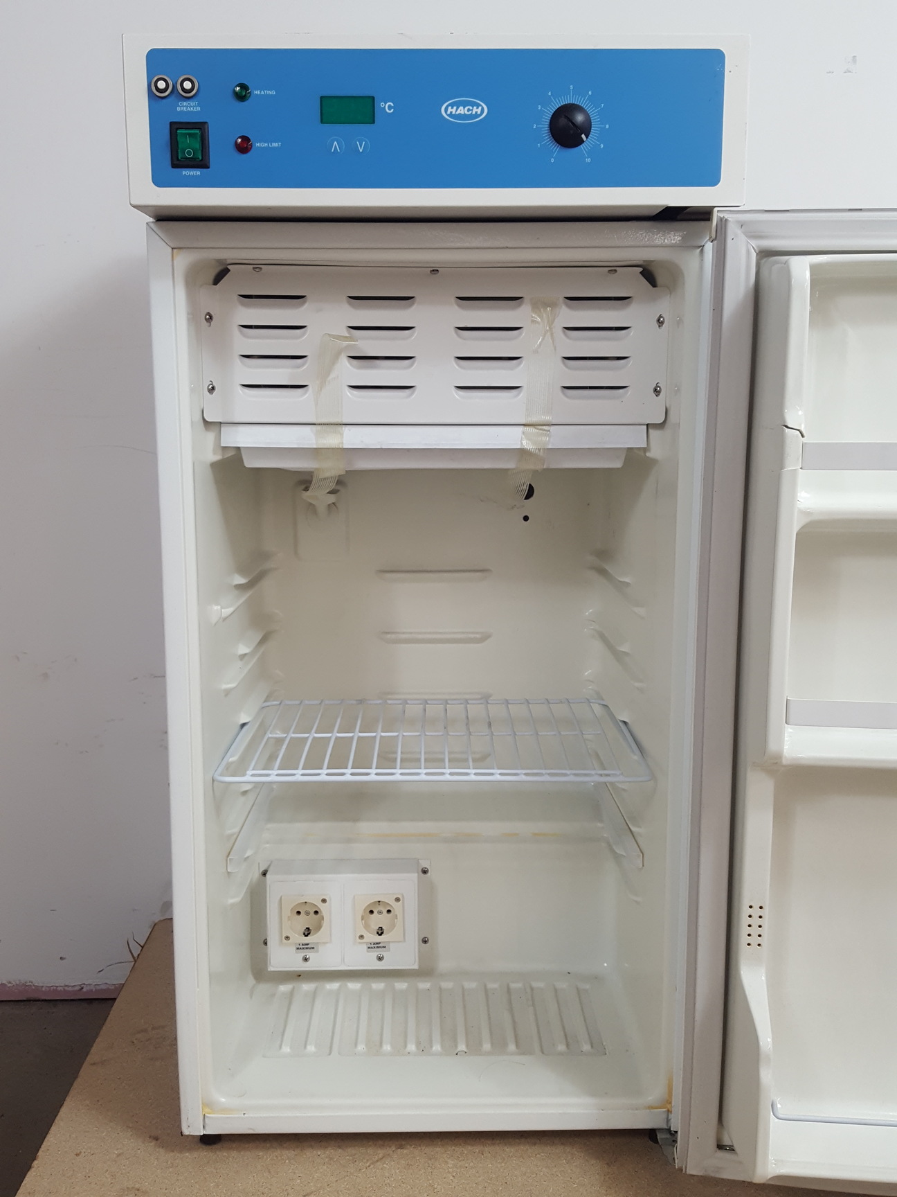 Image of HACH BOD Heating Incubator Mod No. 205-2 Part No. 9110571 Lab