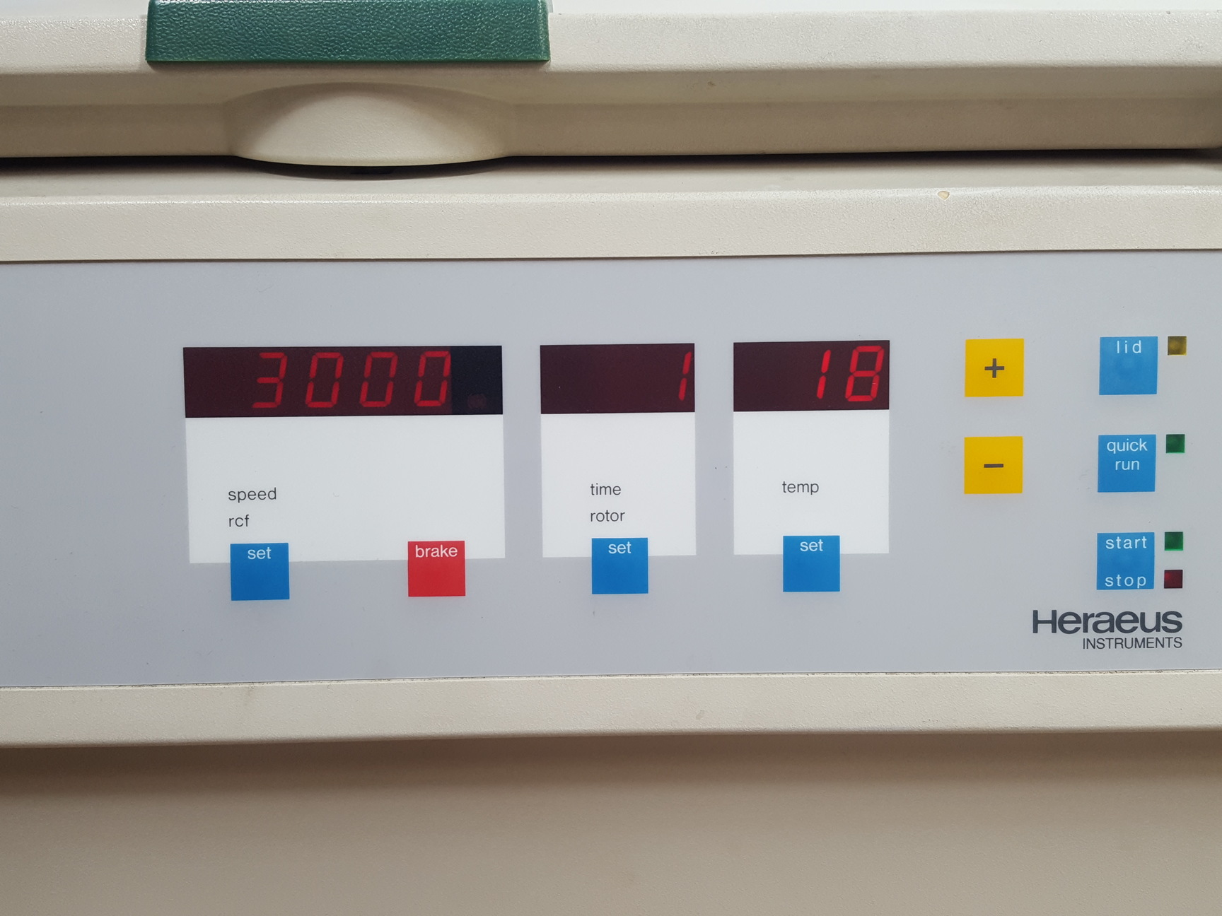 Image of Heraeus 1.0R Megafuge Benchtop Laboratory Centrifuge with 6000rpm Rotor Lab