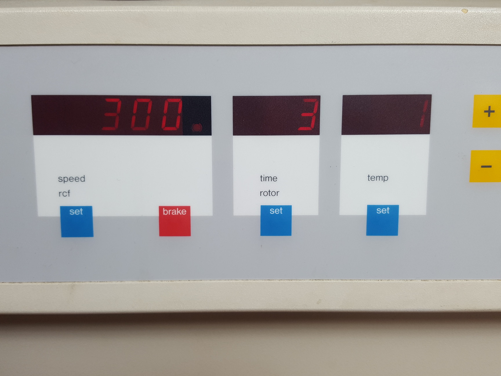 Image of Heraeus 1.0R Megafuge Benchtop Laboratory Centrifuge with 6000rpm Rotor Lab