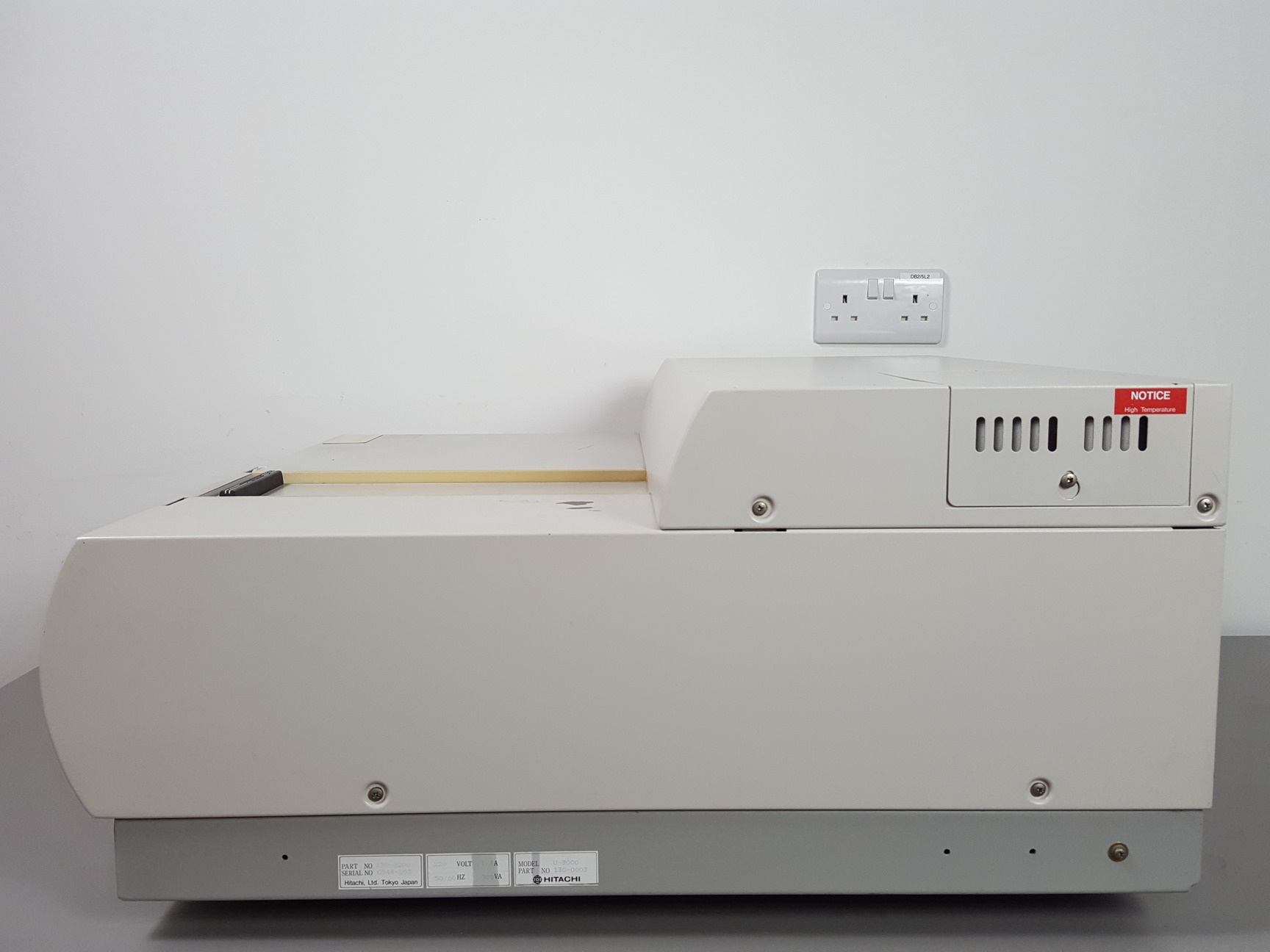 Image of Hitachi U-3000 UV/VIS Spectrophotometer Lab