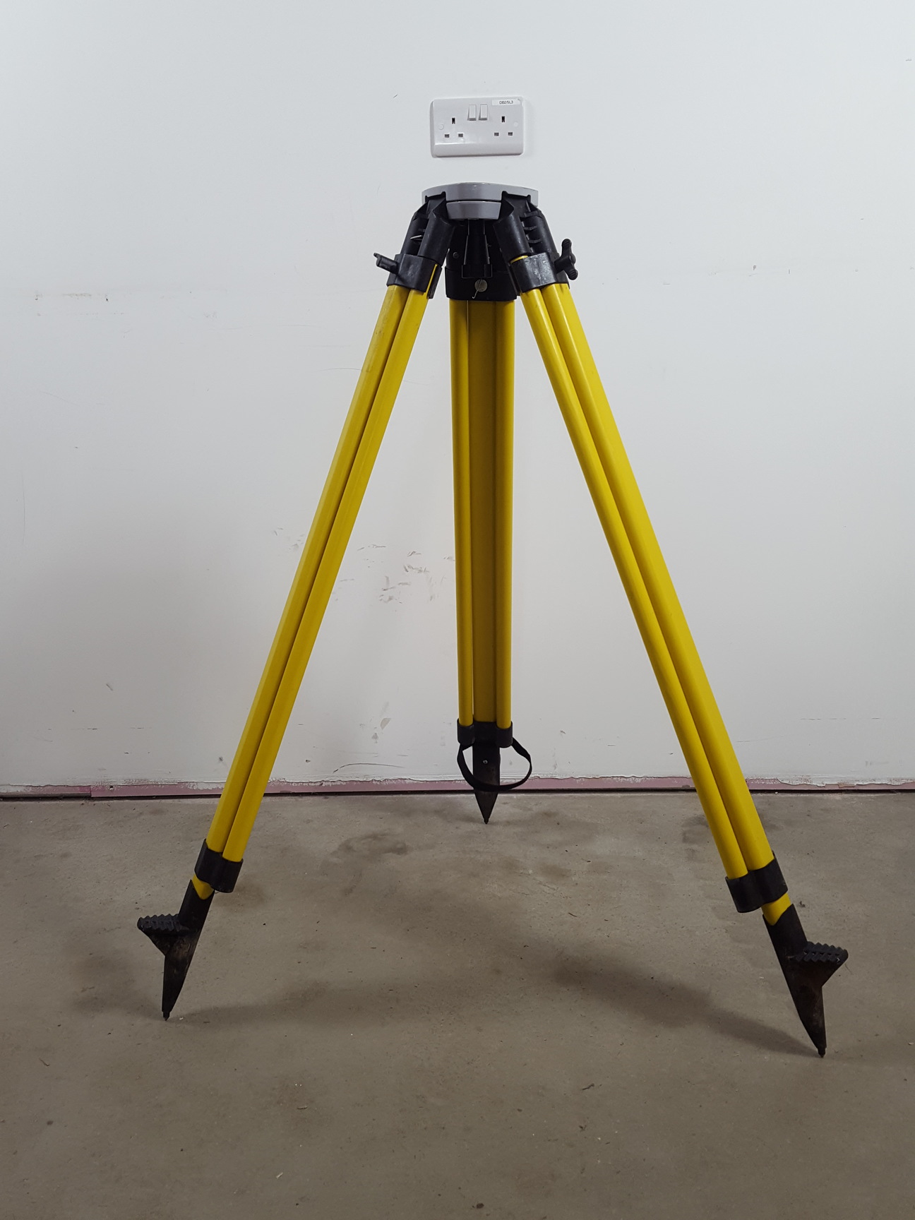 Image of 7 x Yellow Aluminium Surveyors Tripods
