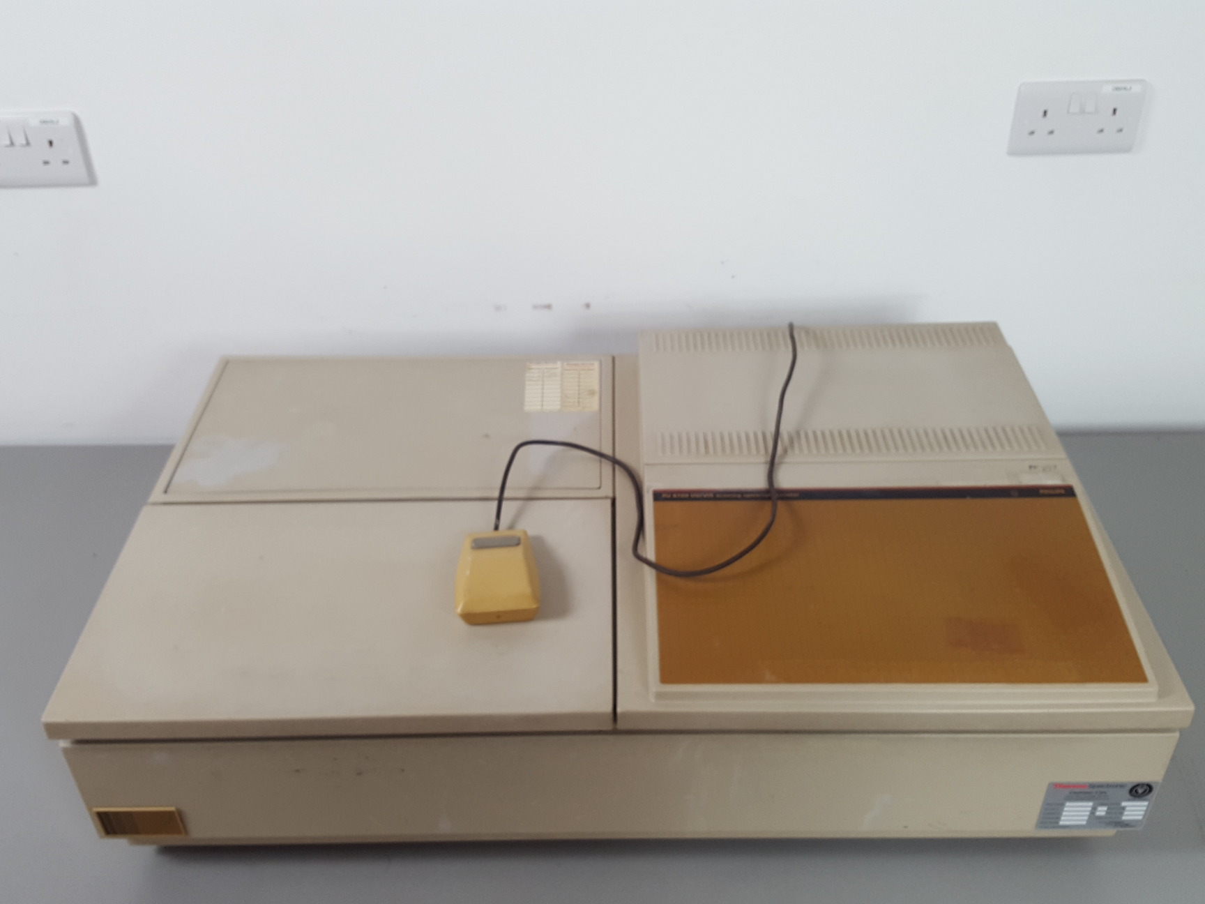 Image of Philips PU 8720 UV/VIS Scanning Spectrophotometer Lab