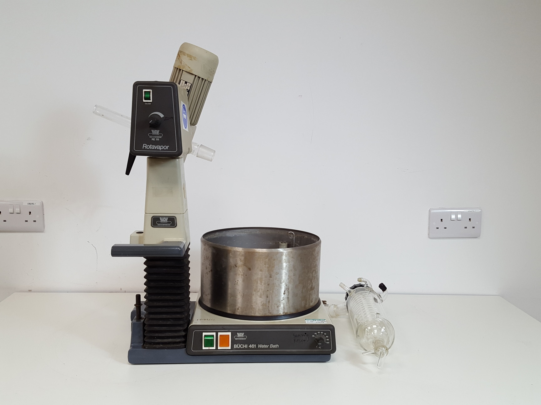 Image of Buchi RE 111 Rotavapor Rotary Evaporator w/ B-1461 Water Bath Lab Spares/Repairs