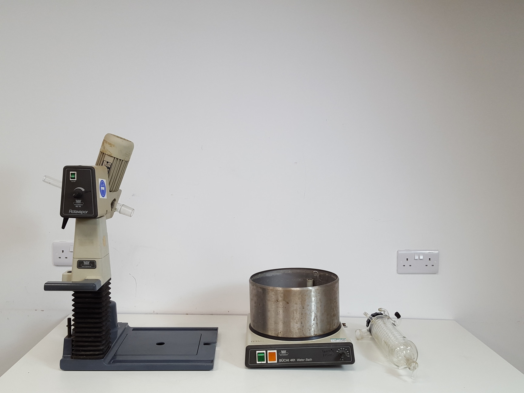 Image of Buchi RE 111 Rotavapor Rotary Evaporator w/ B-1461 Water Bath Lab Spares/Repairs