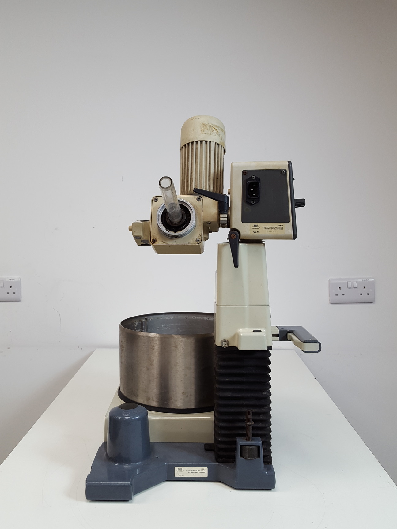 Image of Buchi RE 111 Rotavapor Rotary Evaporator w/ B-1461 Water Bath Lab Spares/Repairs