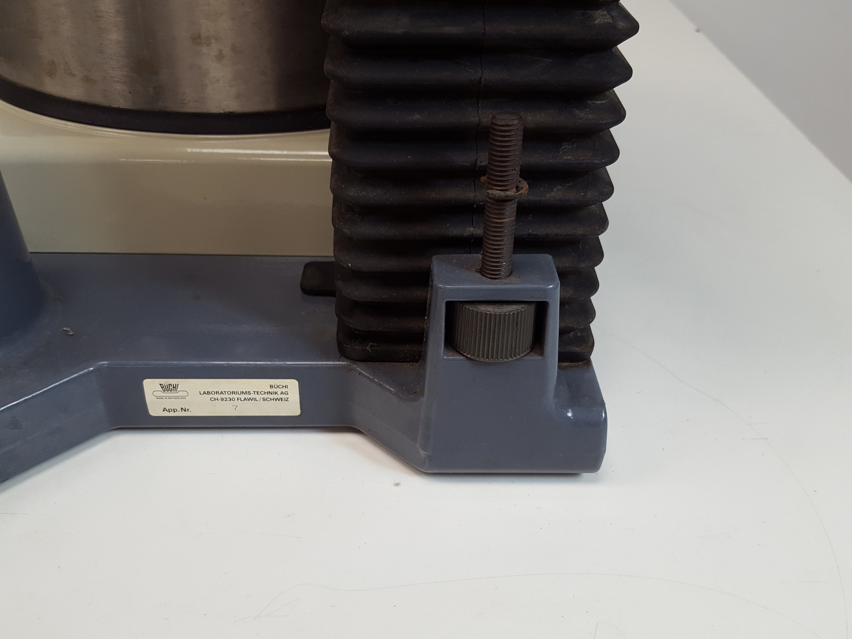 Image of Buchi RE 111 Rotavapor Rotary Evaporator w/ B-1461 Water Bath Lab Spares/Repairs