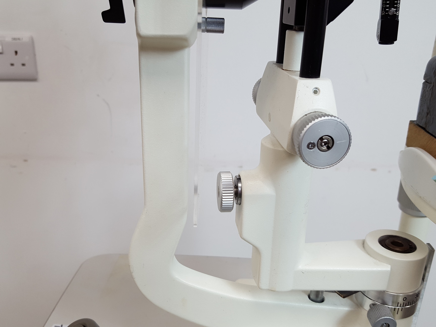 Image of Takagi Eye Examination Ophthalmology Bio-Microscope Slit Lamp & Electric Table 