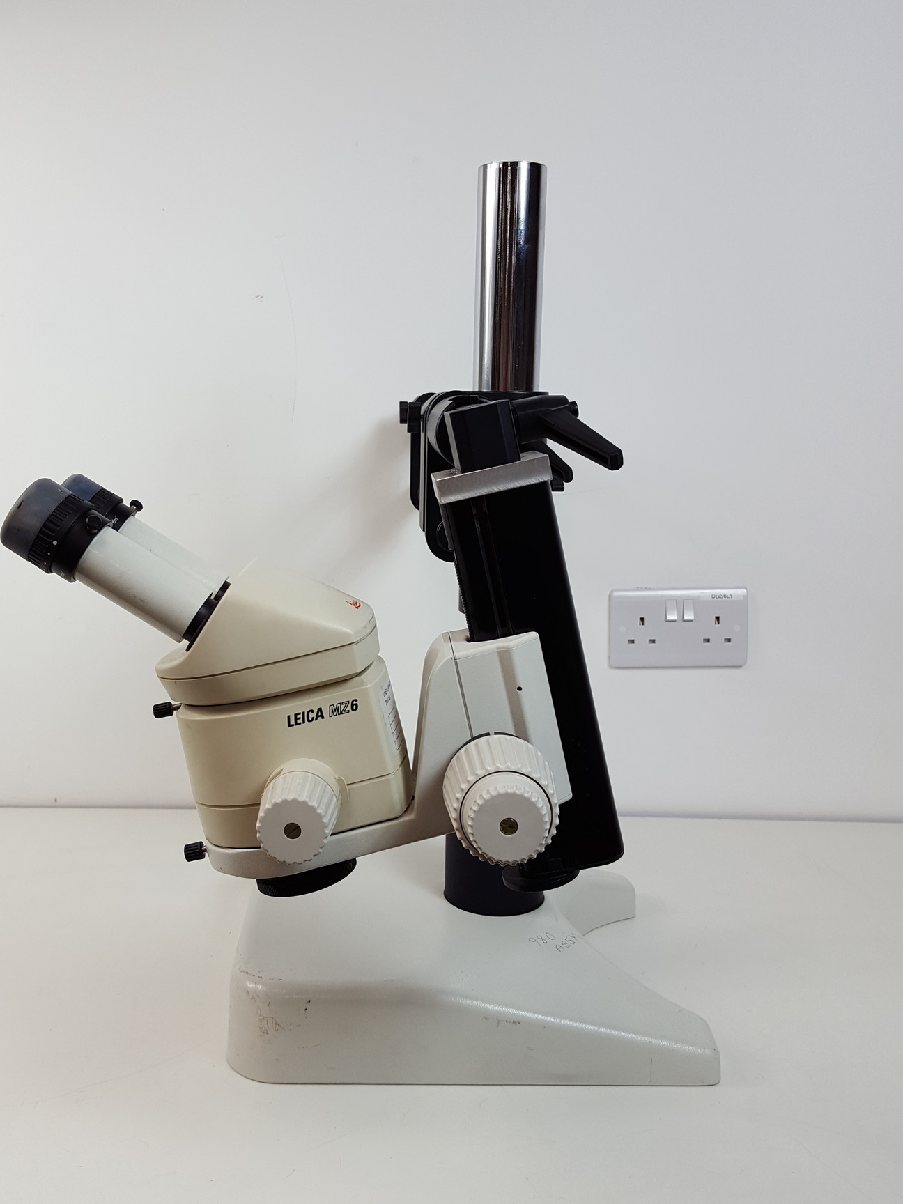 Leica MZ6 Long-Arm Stereo Zoom Microscope Lab