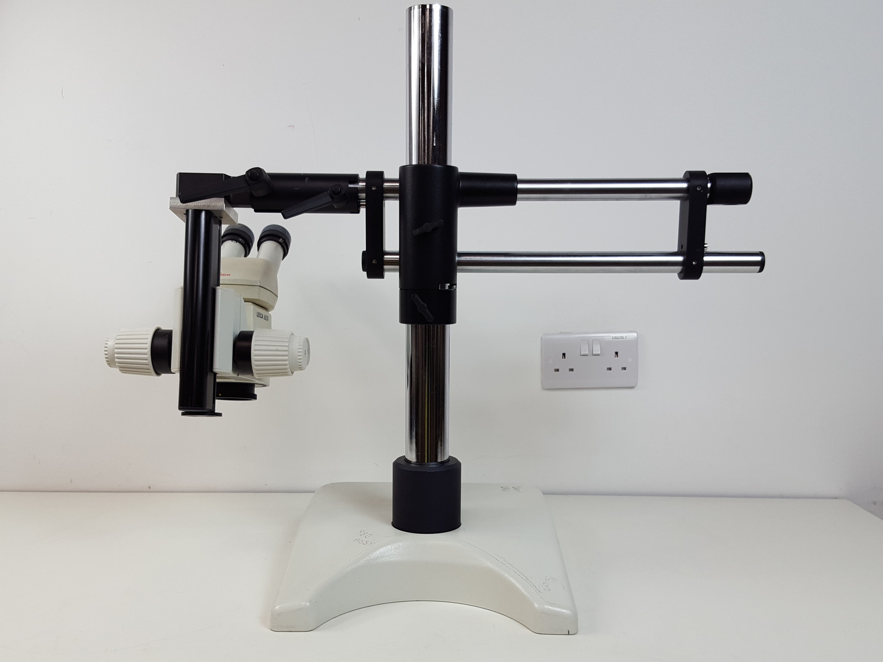 Image of Leica MZ6 Long-Arm Stereo Zoom Microscope Lab