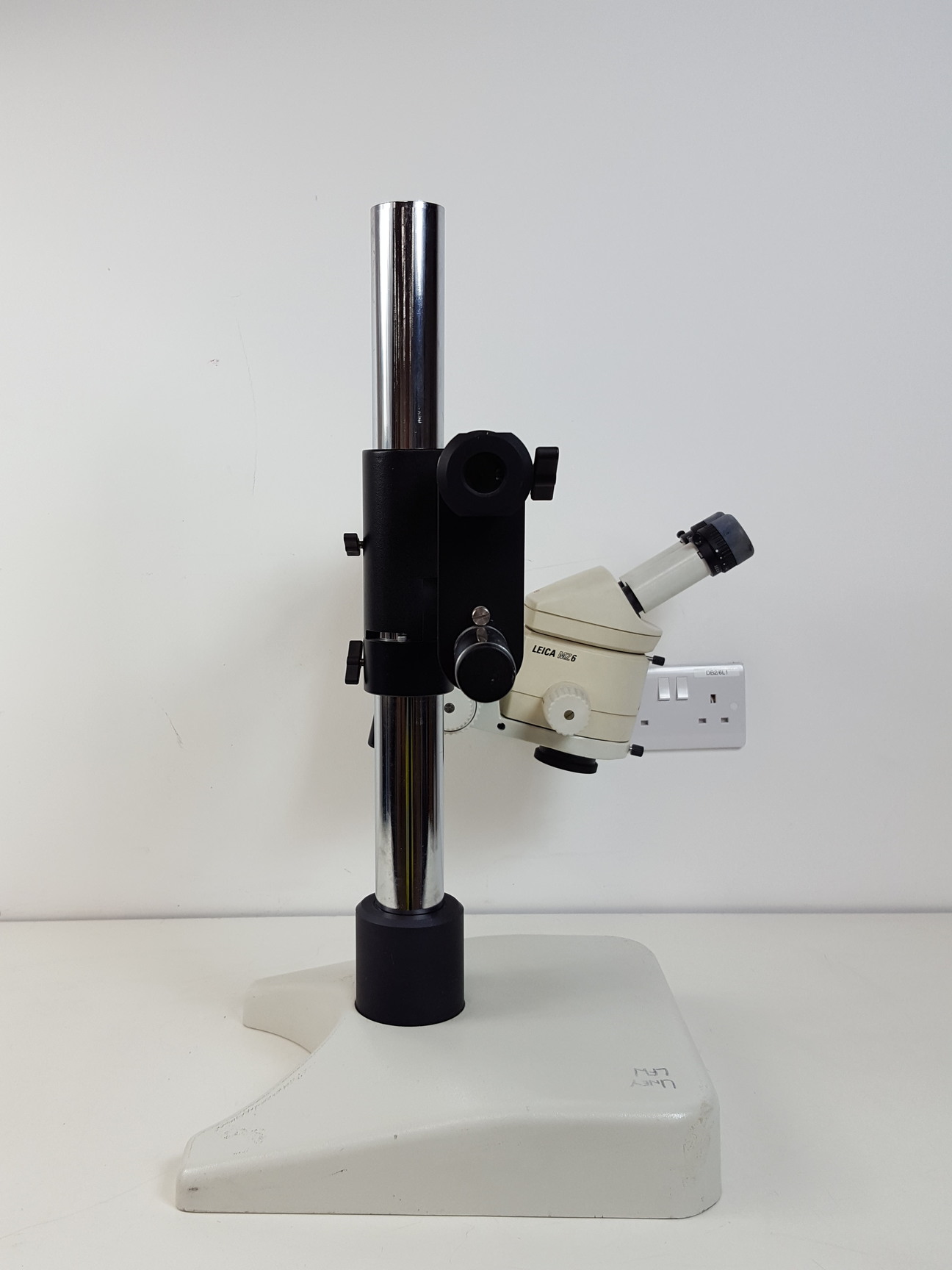 Image of Leica MZ6 Long-Arm Stereo Zoom Microscope Lab