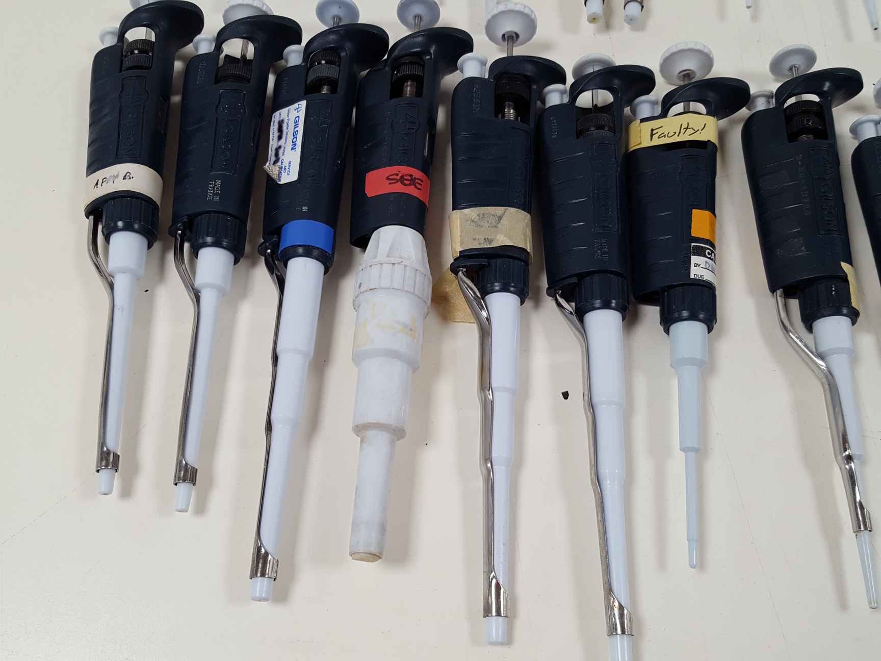 Image of 44 x Gilson Pipetman Laboratory Pipettes with Accessories Lab