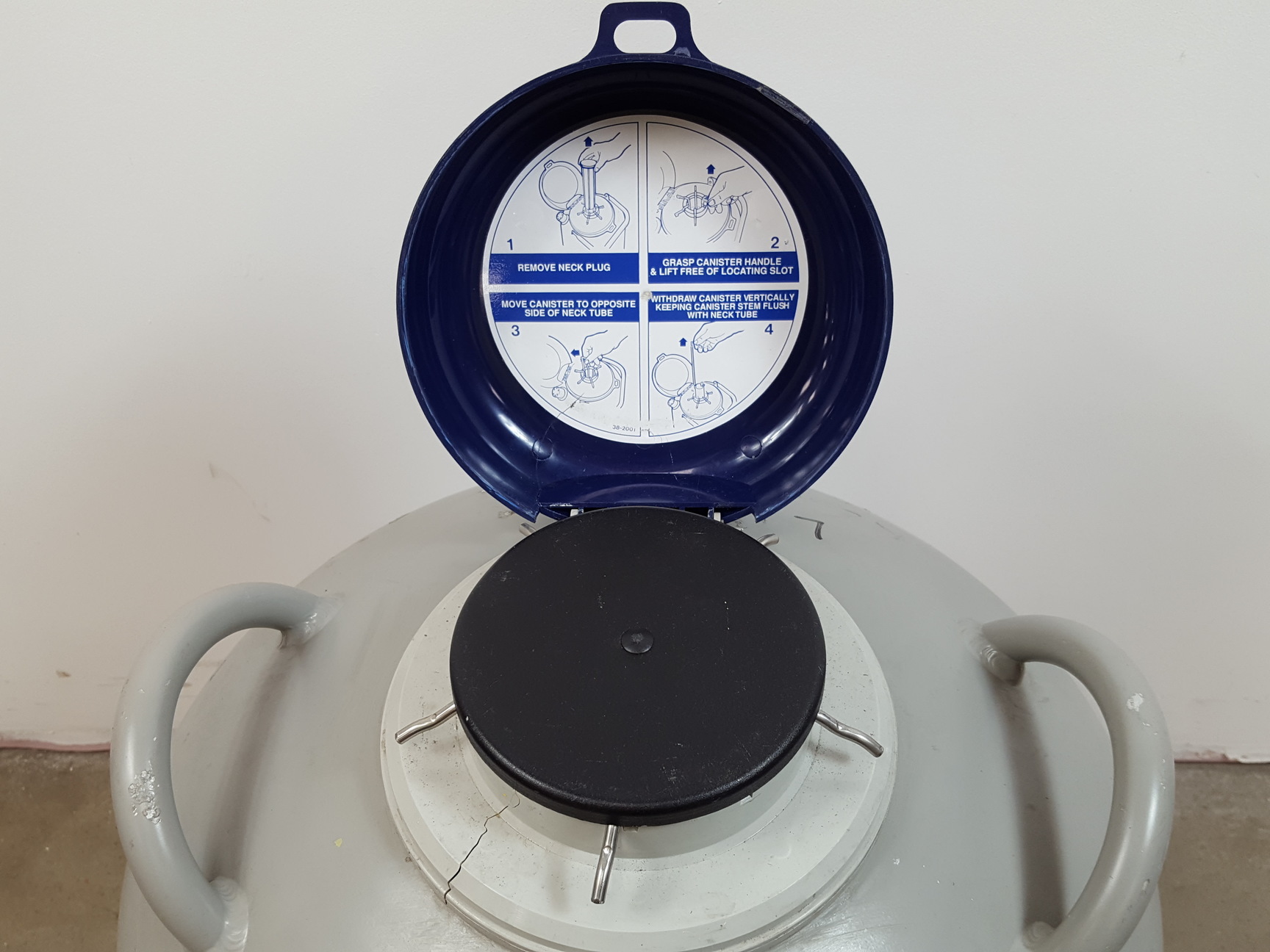 Image of Statebourne Cryogenics Biorack Liquid Nitrogen Dewar Lab