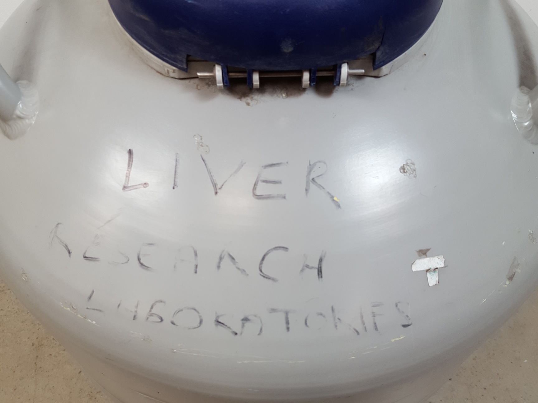 Image of Statebourne Cryogenics Biorack Liquid Nitrogen Dewar Lab