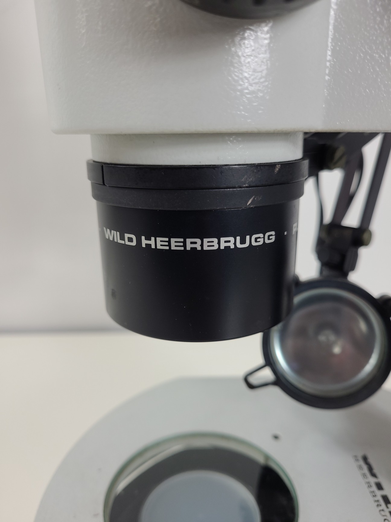 Image of Wild Heerbrugg MD Laboratory Stereo Microscope Lab 404891 Phototube 304490