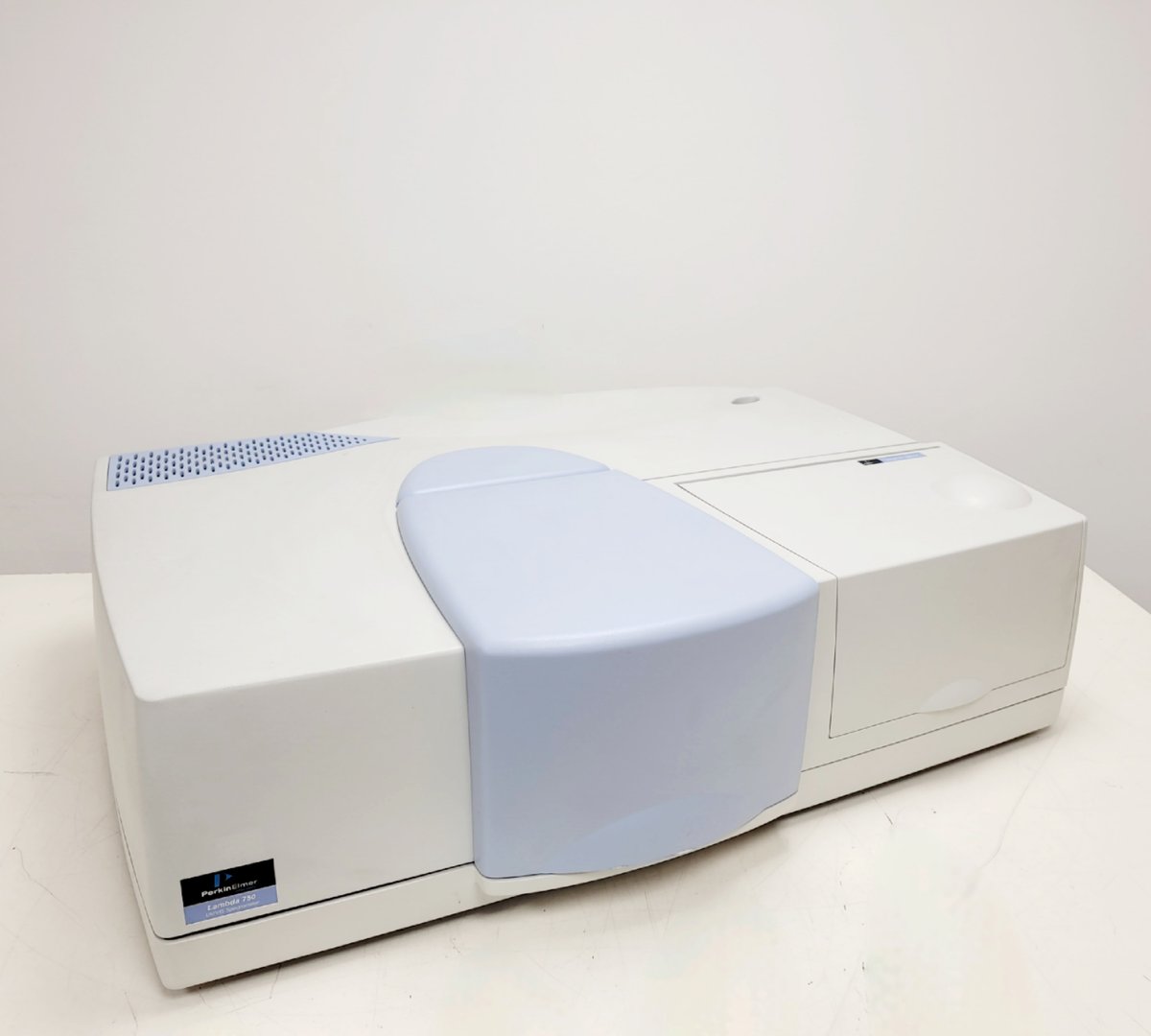 Image of Perkin Elmer Lambda 750 UV/VIS Spectrometer Lab