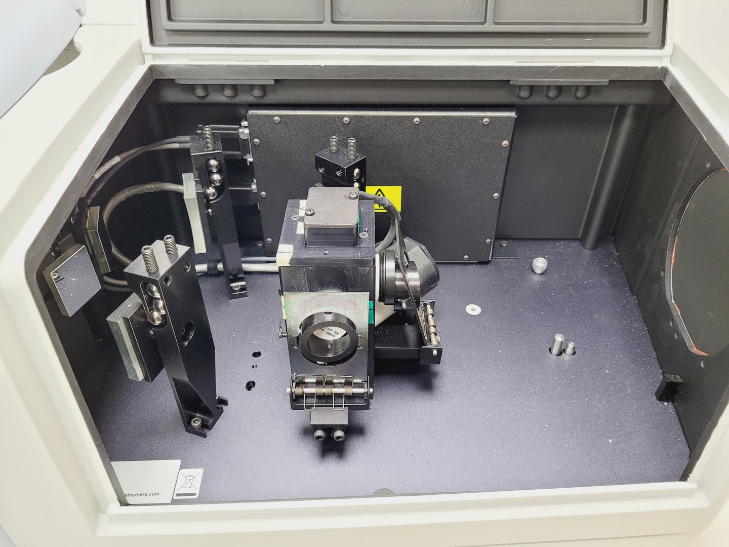 Image of Perkin Elmer Lambda 750 UV/VIS Spectrometer Lab