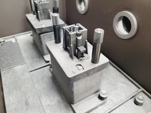Thumbnail image of Perkin Elmer Lambda 750 UV/VIS Spectrometer Lab