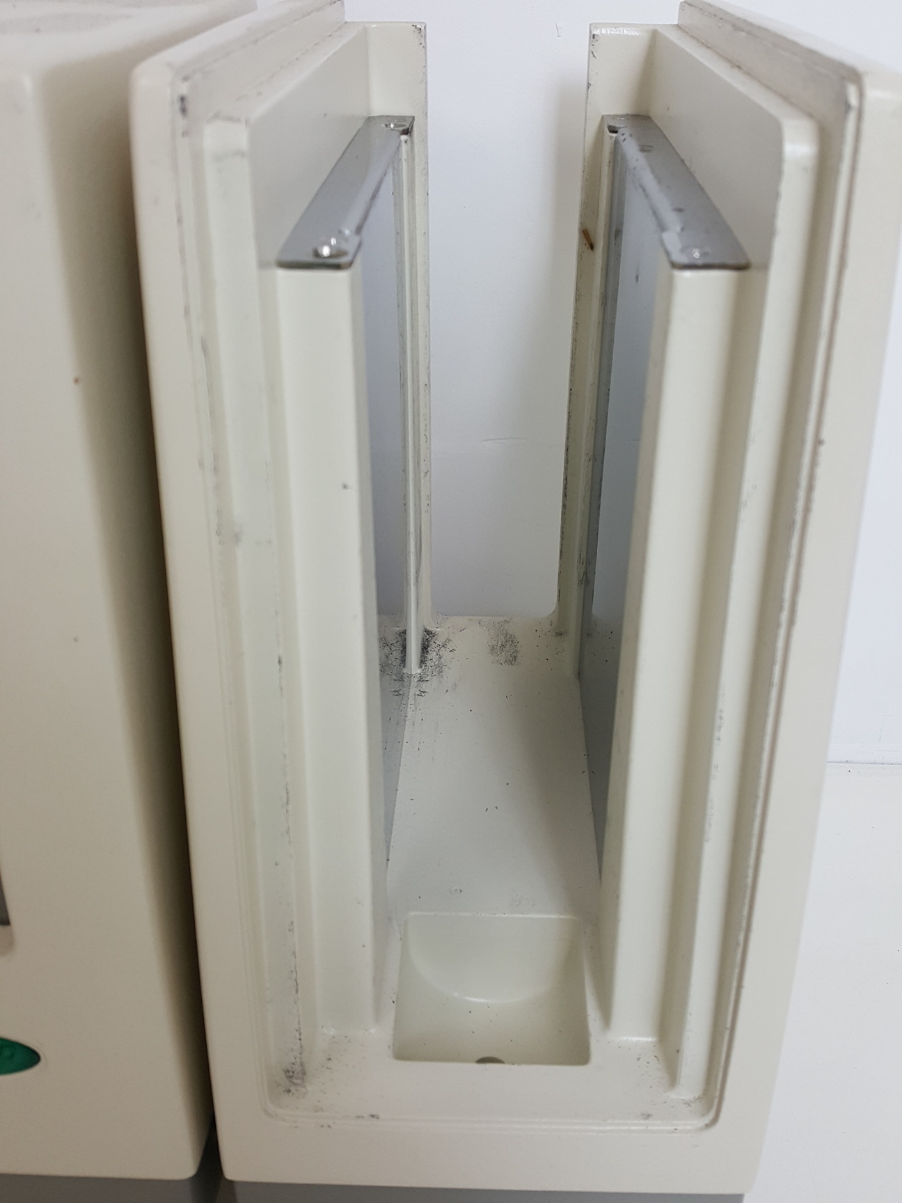 Image of Malvern Hydro 2000 Particle Size Analyzer Lab