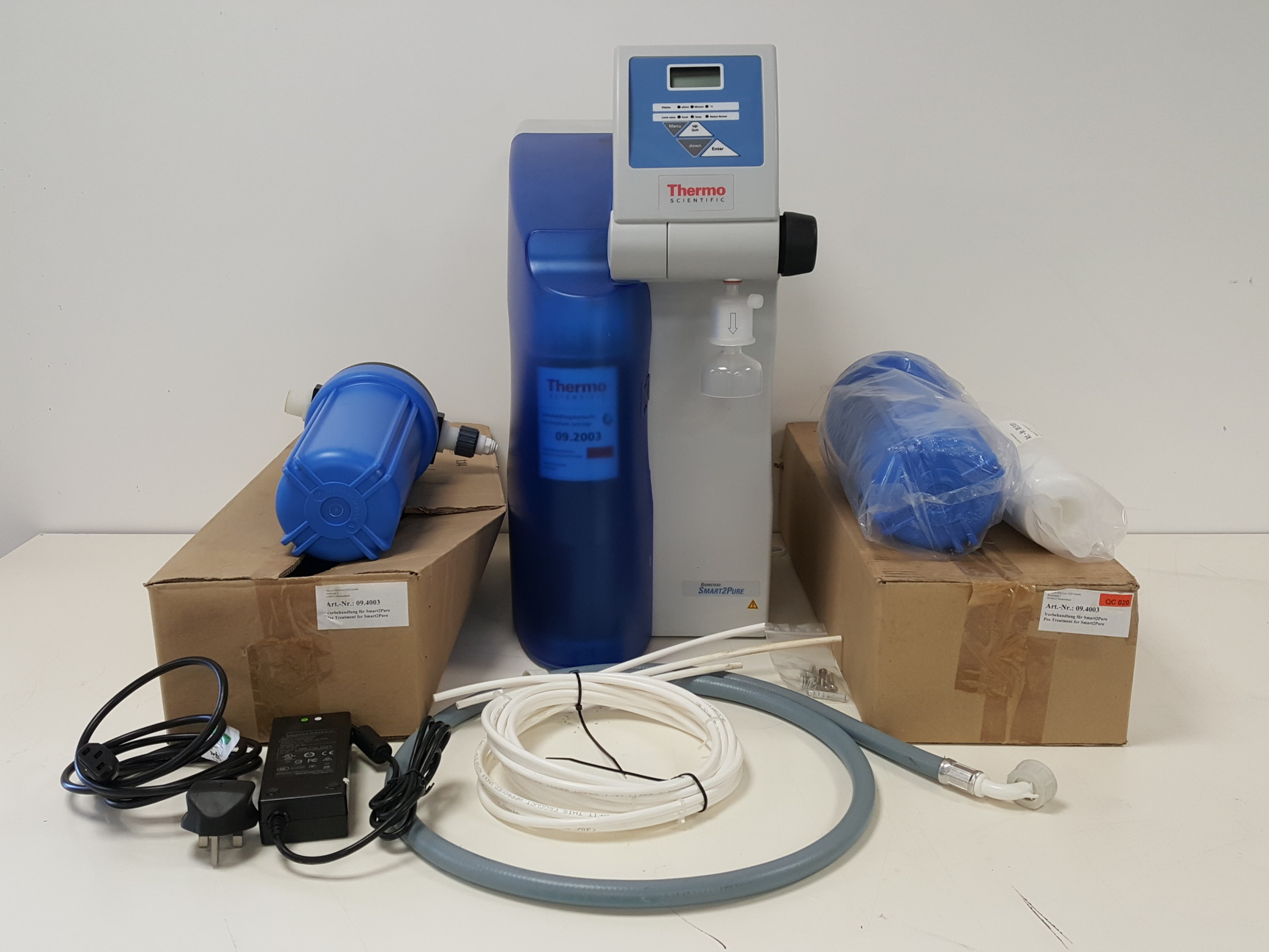 Image of Thermo Scientific Smart2Pure 3 UV/UF Water Purification System & Accessories Lab