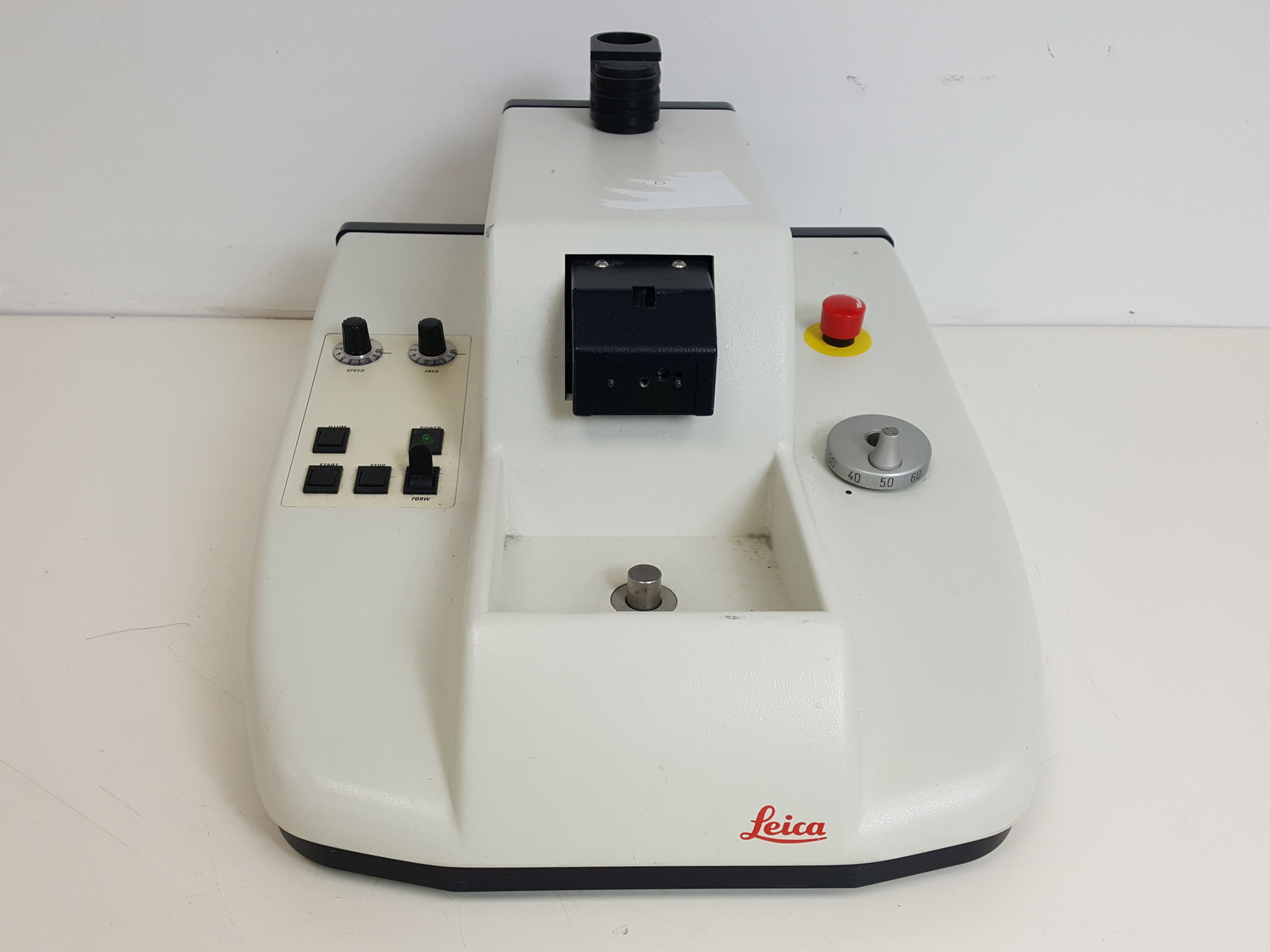 Image of Leica VT1000M Vibrating Blade Microtome  Cat no. 046230337 Lab