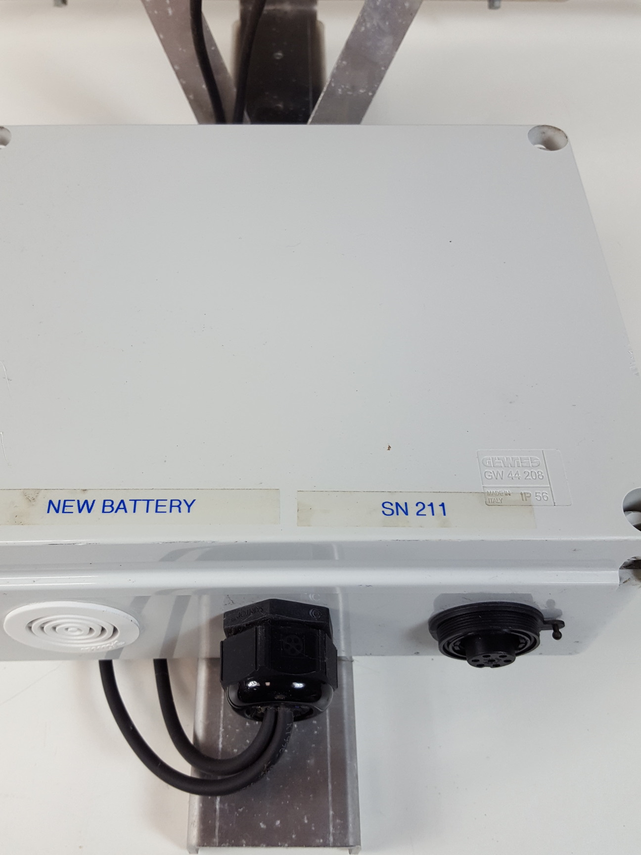 Image of 4x Victron Energy Blue Power Solar Panels  Model: SPM30-12/3a