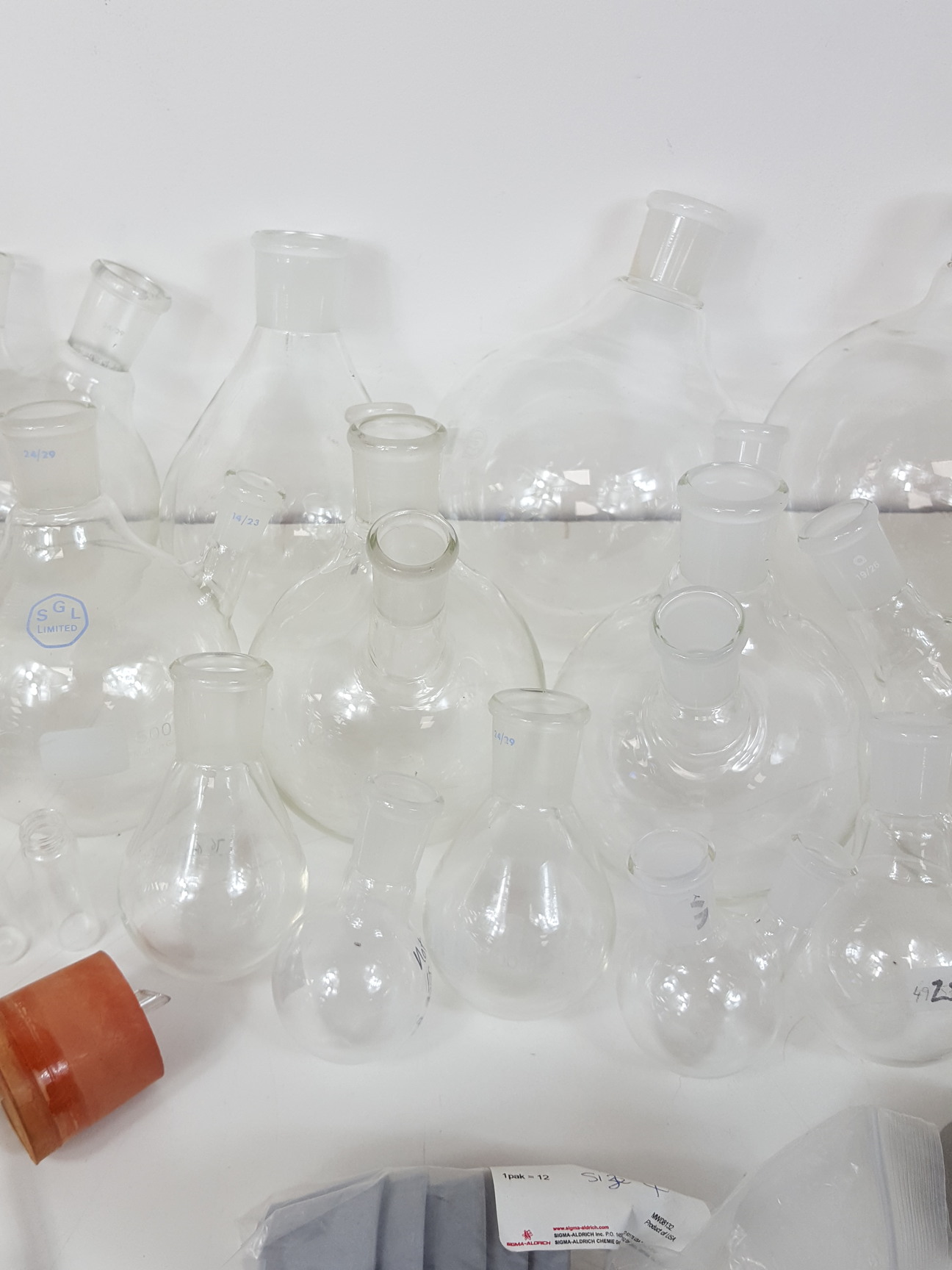 Image of Lot of Round Bottom Laboratory Flasks - Mixed Sizes - 10ml-2l + Extras Lab