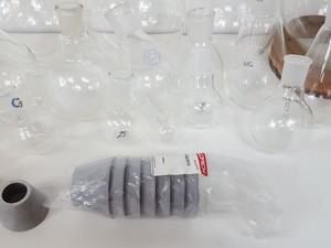 Thumbnail image of Lot of Round Bottom Laboratory Flasks - Mixed Sizes - 10ml-2l + Extras Lab