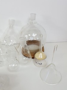 Thumbnail image of Lot of Round Bottom Laboratory Flasks - Mixed Sizes - 10ml-2l + Extras Lab