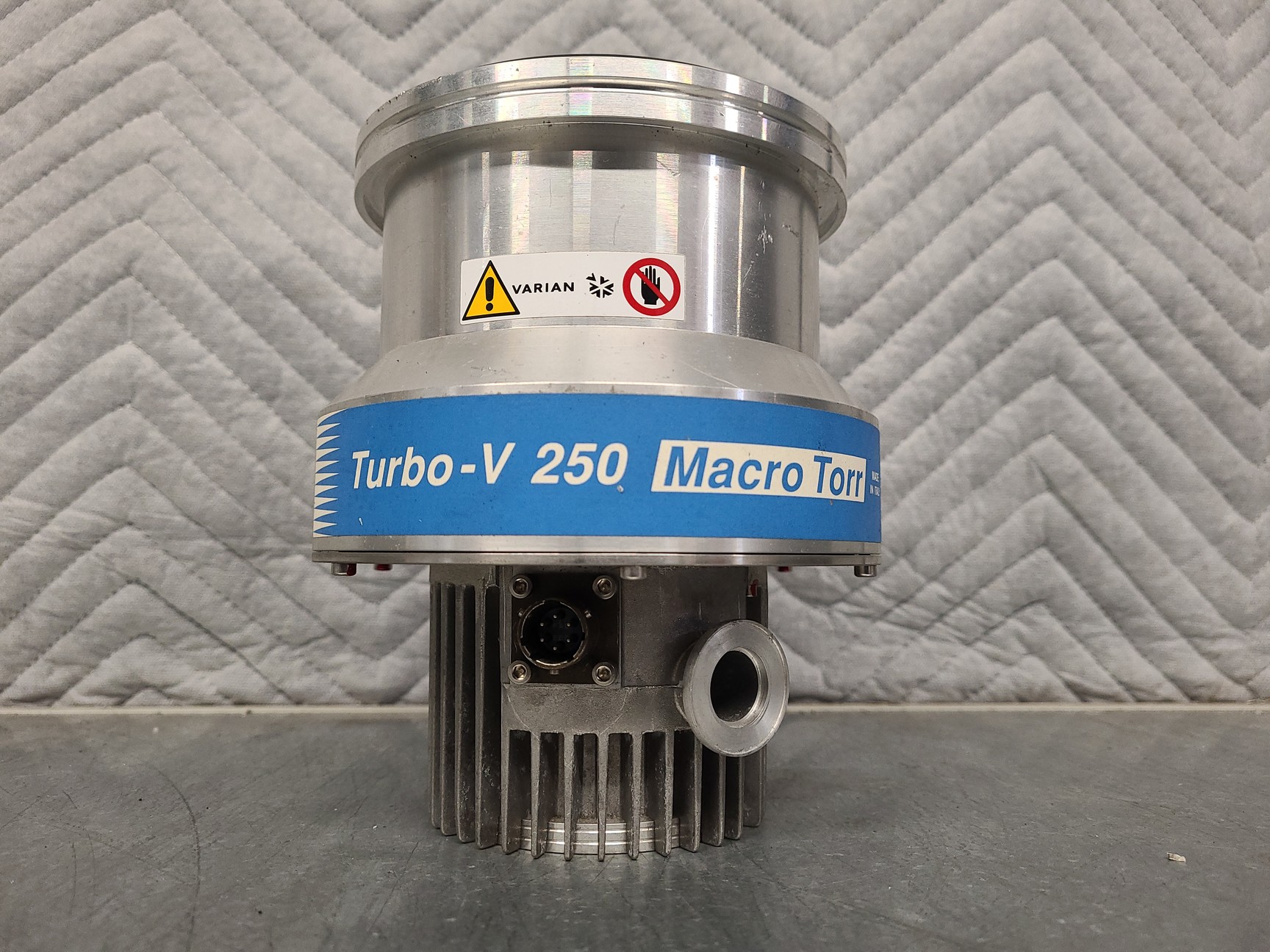 Image of Varian Turbo-V 250 TMP Turbo Pump Macro Torr Turbomolecular Vacuum Pump Faulty