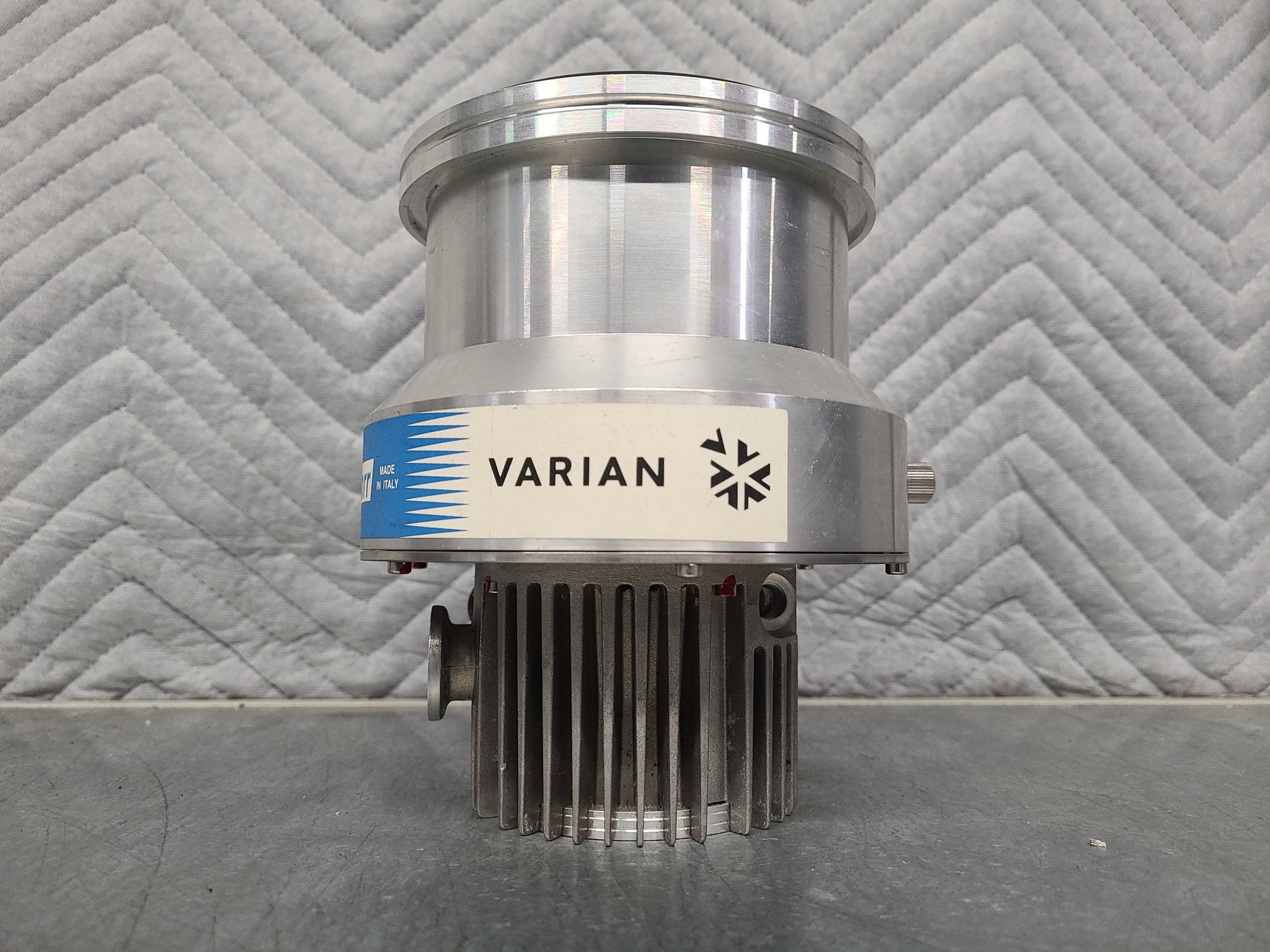 Image of Varian Turbo-V 250 TMP Turbo Pump Macro Torr Turbomolecular Vacuum Pump Faulty
