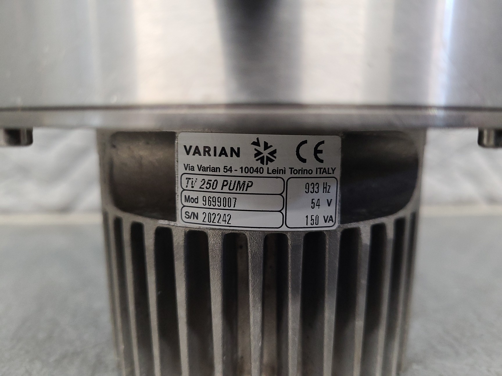 Image of Varian Turbo-V 250 TMP Turbo Pump Macro Torr Turbomolecular Vacuum Pump Faulty
