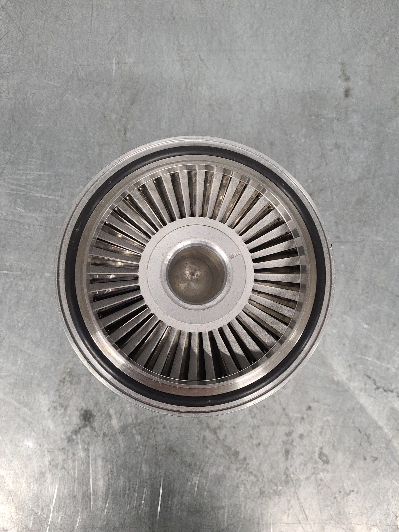 Image of Varian Turbo-V 250 TMP Turbo Pump Macro Torr Turbomolecular Vacuum Pump Faulty